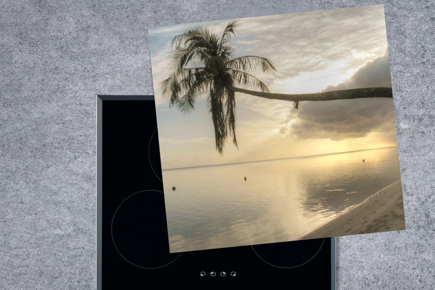 küche 78x78 Überhängende Strand MuchoWow Vinyl, am Arbeitsplatte (1 tlg), Ceranfeldabdeckung, Mo'orea, für von Palme cm, Herdblende-/Abdeckplatte
