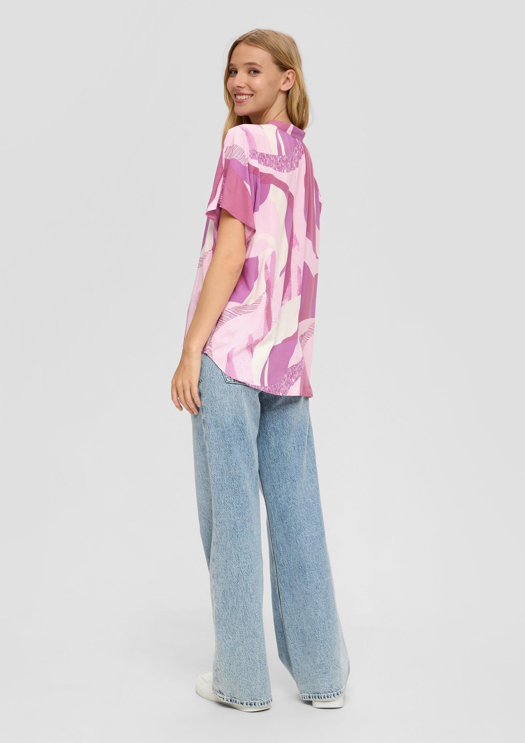 QS Kurzarmbluse Bluse Viskosebluse mit All-over-Print