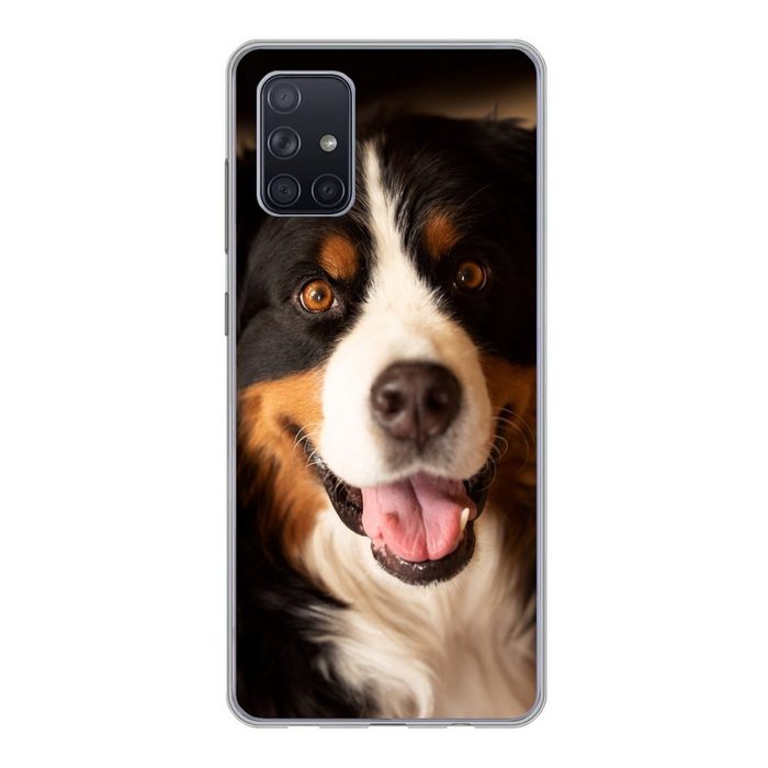 MuchoWow Handyhülle Berner Sennenhund schaut in die Kamera Handyhülle Samsung Galaxy A51 5G Smartphone-Bumper Print Handy