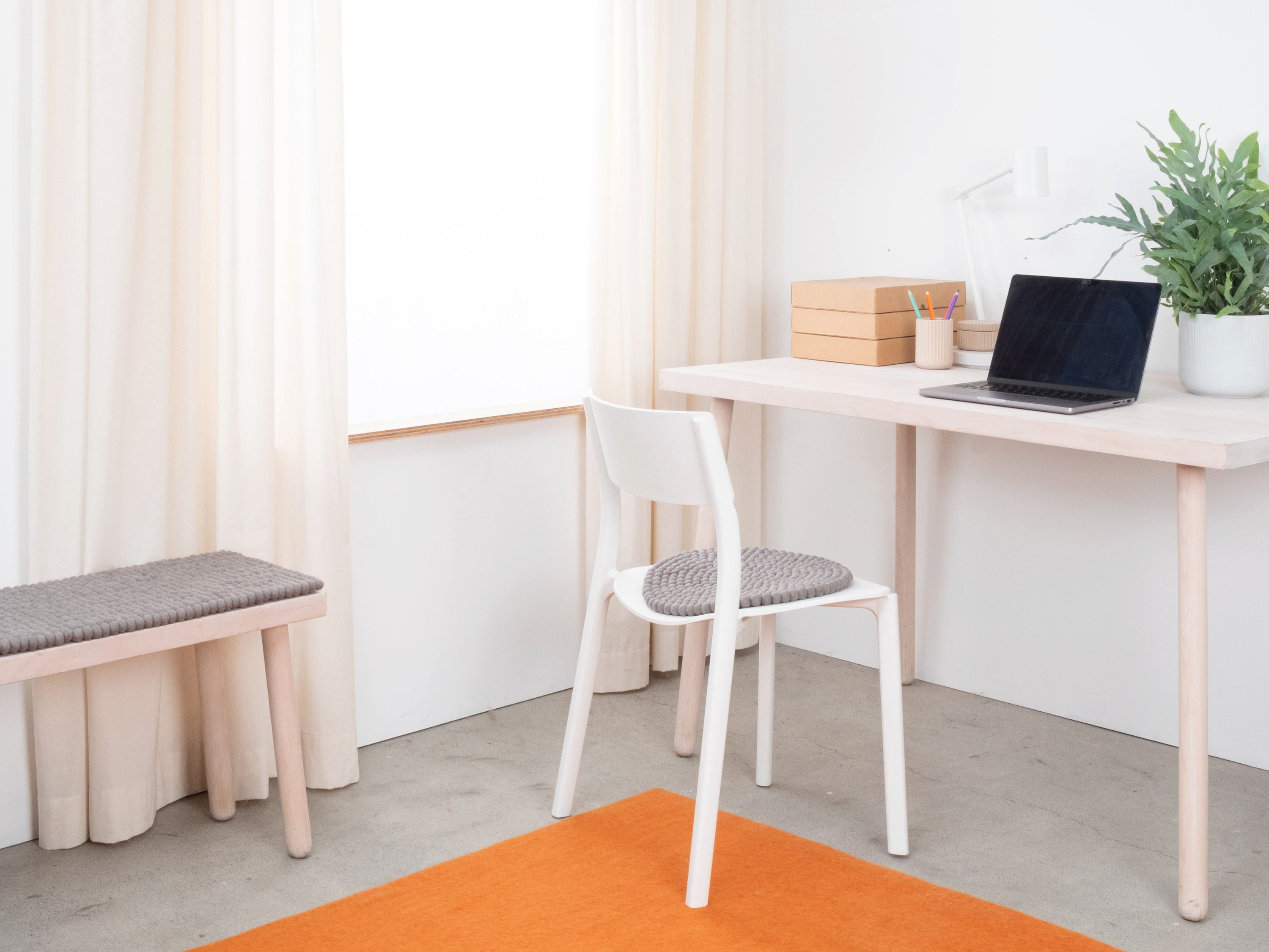 myfelt Stuhlkissen Filzkugel Sitzauflage ⌀ 36 cm, beidseitig verwendbar, 100 % Schurwolle