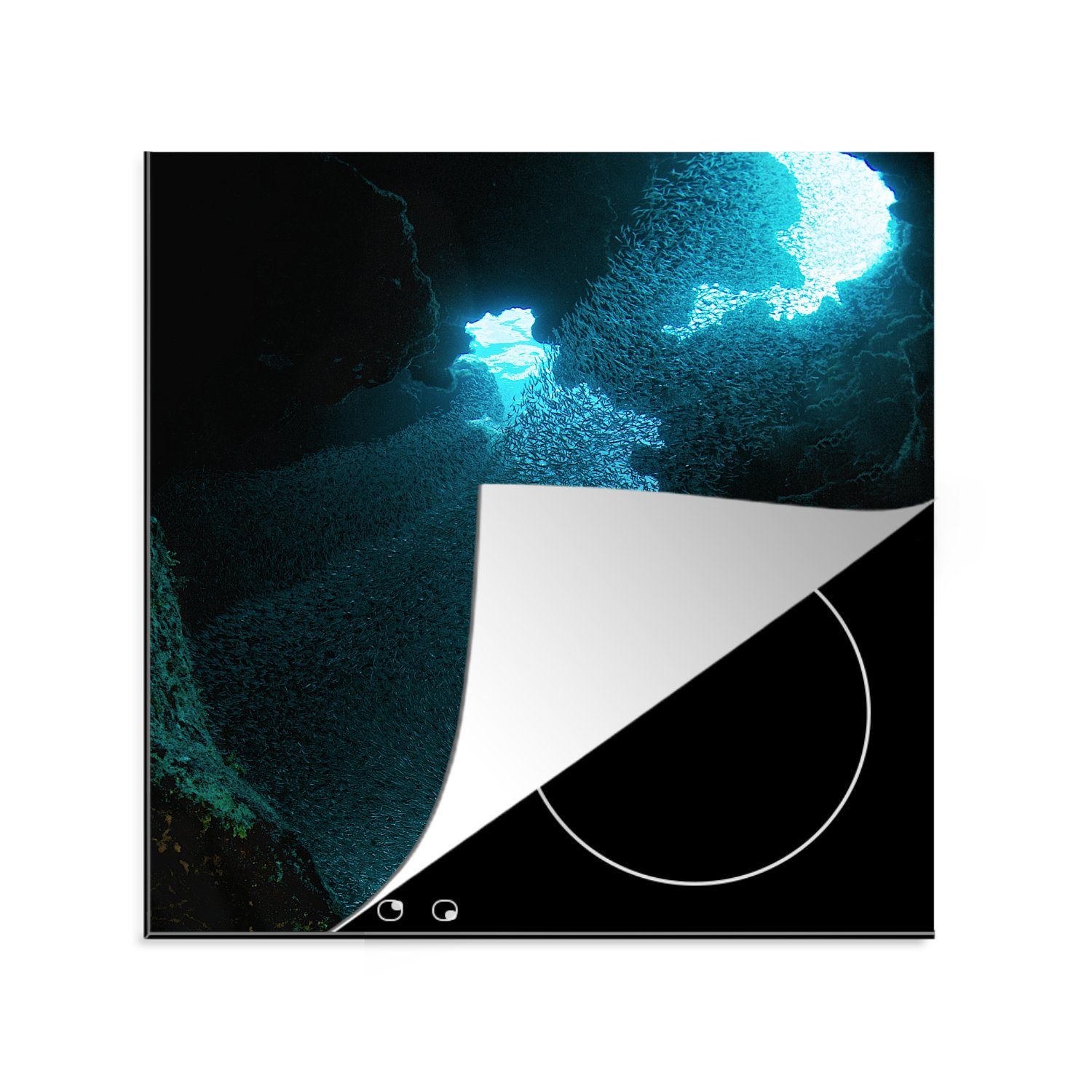 MuchoWow Herdblende-/Abdeckplatte Fische schwimmen in einer Höhle mit stechendem Sonnenlicht auf Grand, Vinyl, (1 tlg), 78x78 cm, Ceranfeldabdeckung, Arbeitsplatte für küche