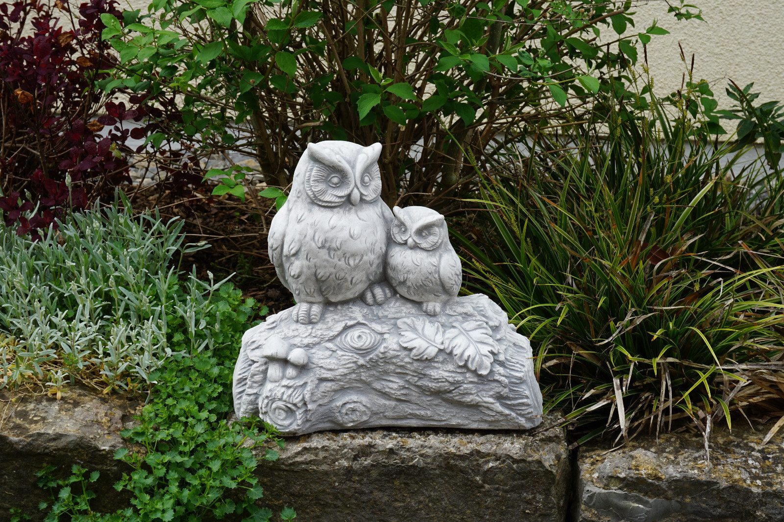 gartendekoparadies.de Gartenfigur Lustiges Eulen-Paar auf AST, günstig online kaufen