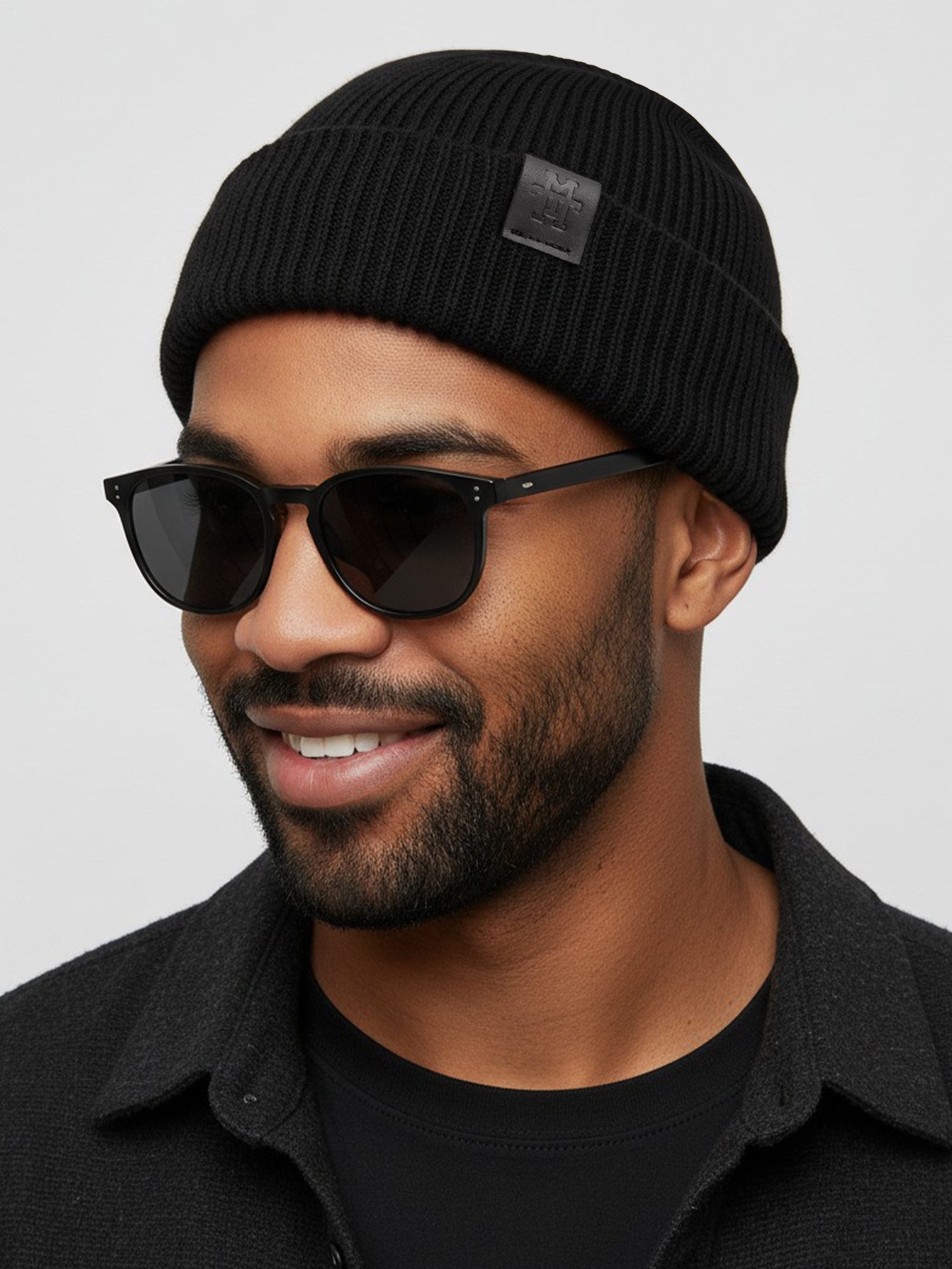 Manufaktur13 Beanie Fishermans Beanie - Strickmütze, Wintermütze, Dockermütze mit Echt-Leder Veredelung