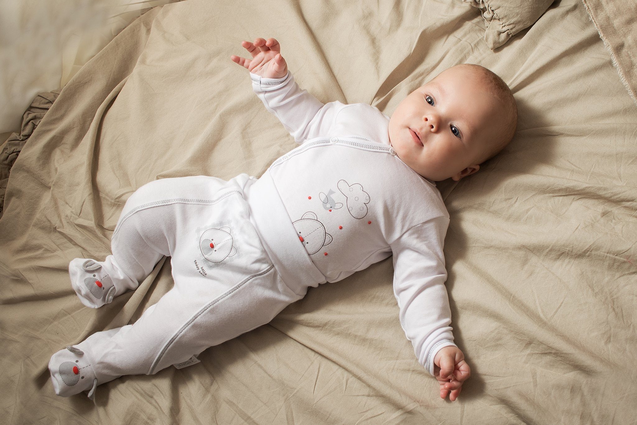 Set Schlafanzug Wickeljacke Baby Wickelbody 6-tlg) Makoma Erstausstattungspaket Baumwolle 100% Fuß 6-tlg., (Set, Hose Strampler mit