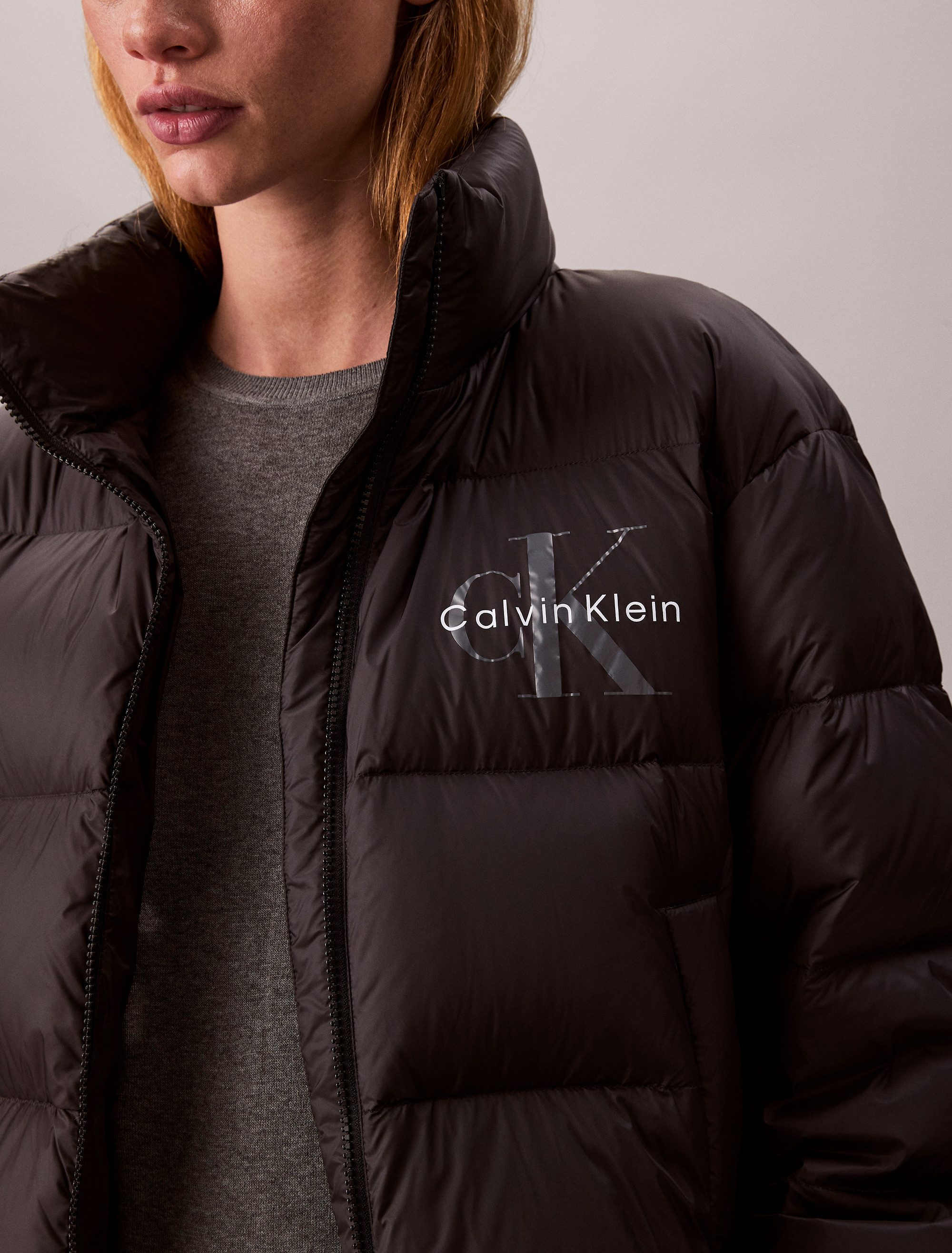 Calvin Klein Jeans Steppjacke GRAPHIC LOGO PUFFER JACKET Stehkragen, kurze, kastige Passform, wattiert