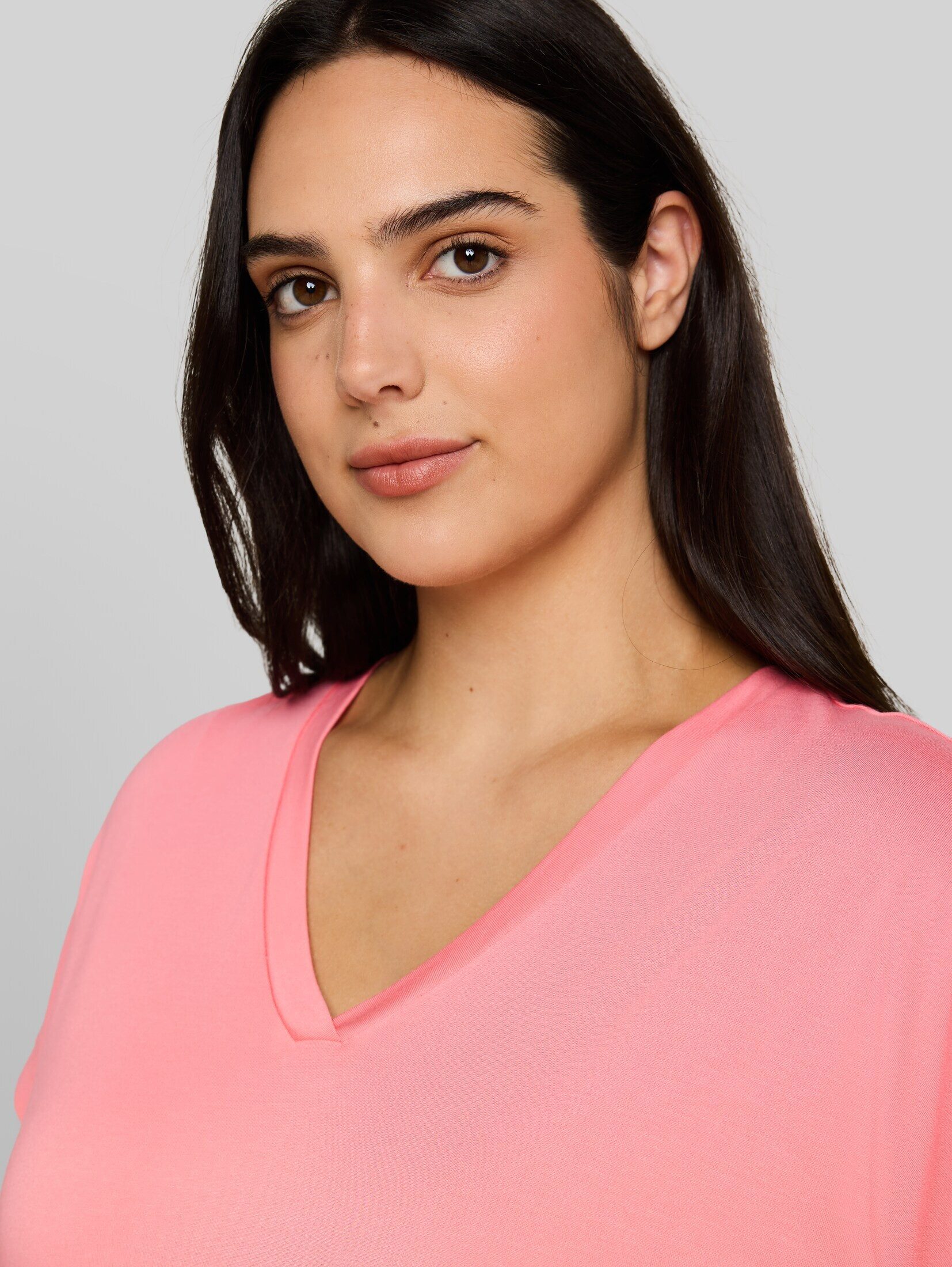 TOM TAILOR PLUS T-Shirt T-Shirt Plus Size - T-Shirt mit V-Ausschnitt – Bild 4 von 5
