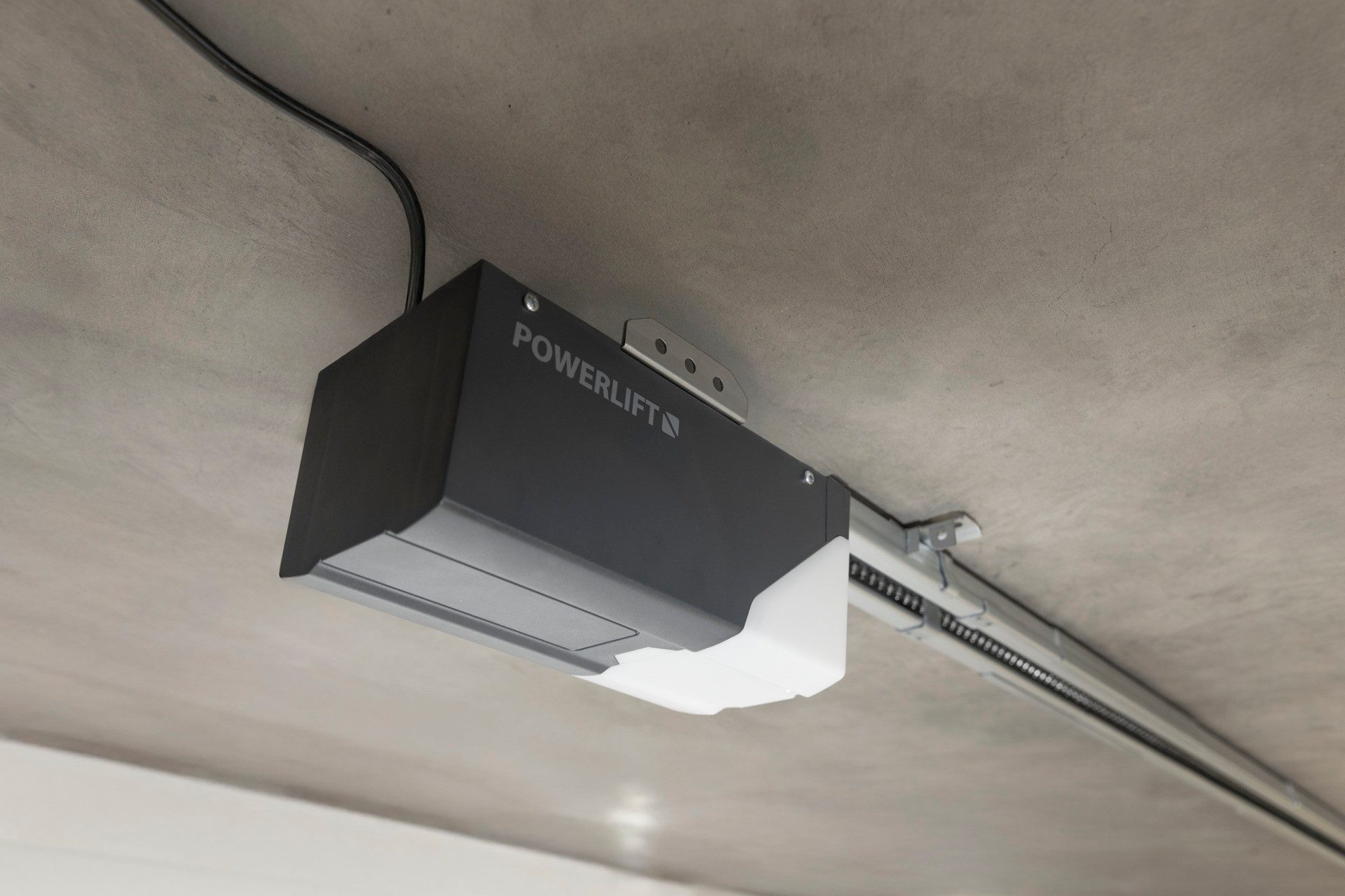 SCHELLENBERG Garagentorantrieb Powerlift 550 N, max. Torfläche 8 m², Zugkraft 550 N, inkl. 2 x 4-Kanal Handsender
