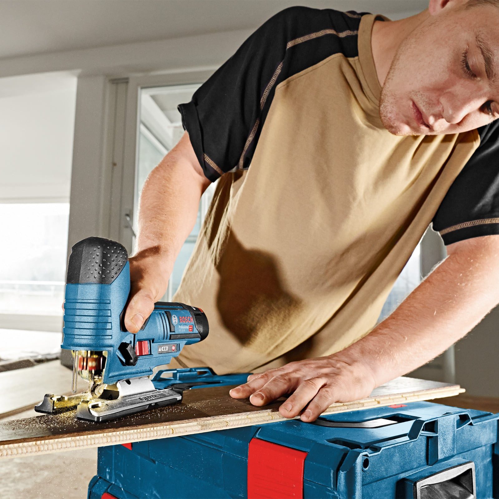 BOSCH Akku-Stichsäge Bosch Akku-Stichsäge GST 12V-70 / 2x 2,0 Ah Akku + Ladegerät in L-Boxx