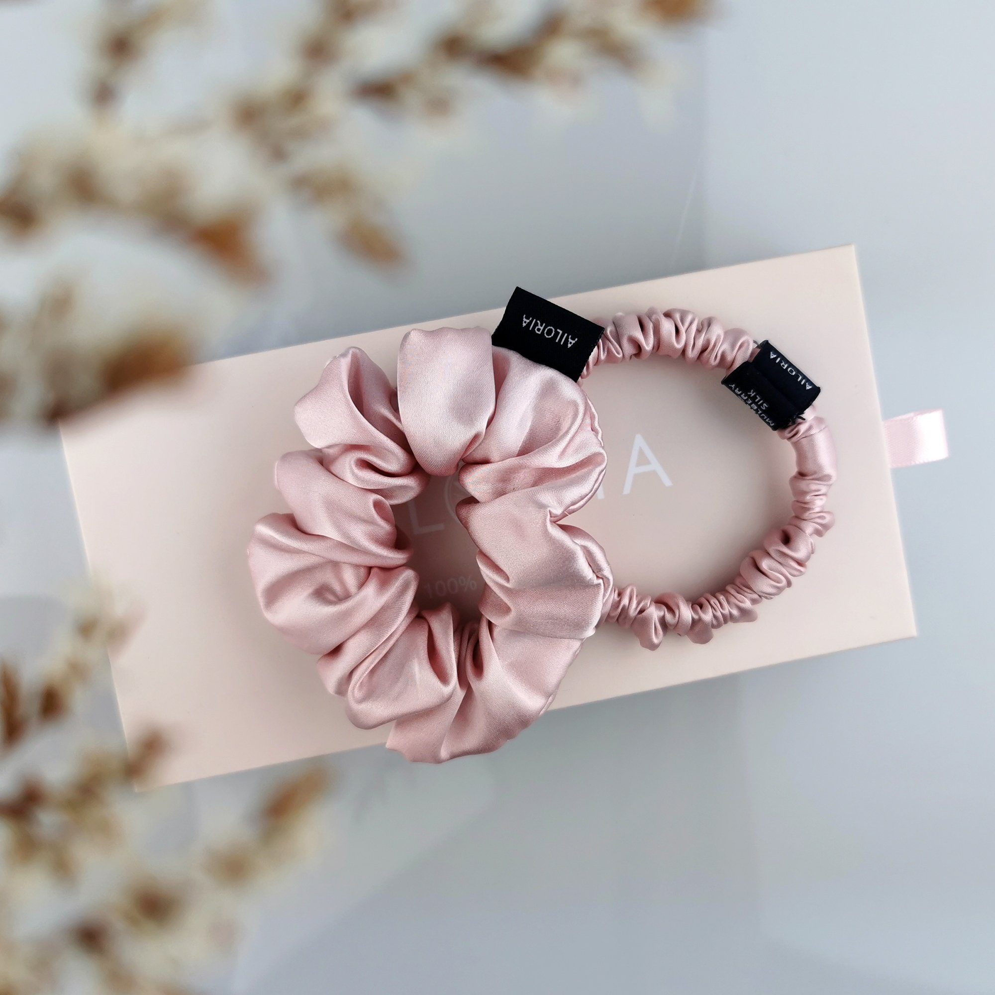 AILORIA Haargummi DOUX set scrunchies s und m aus seide, Luxuriöses Set aus Haargummis (Größe S und M) pink