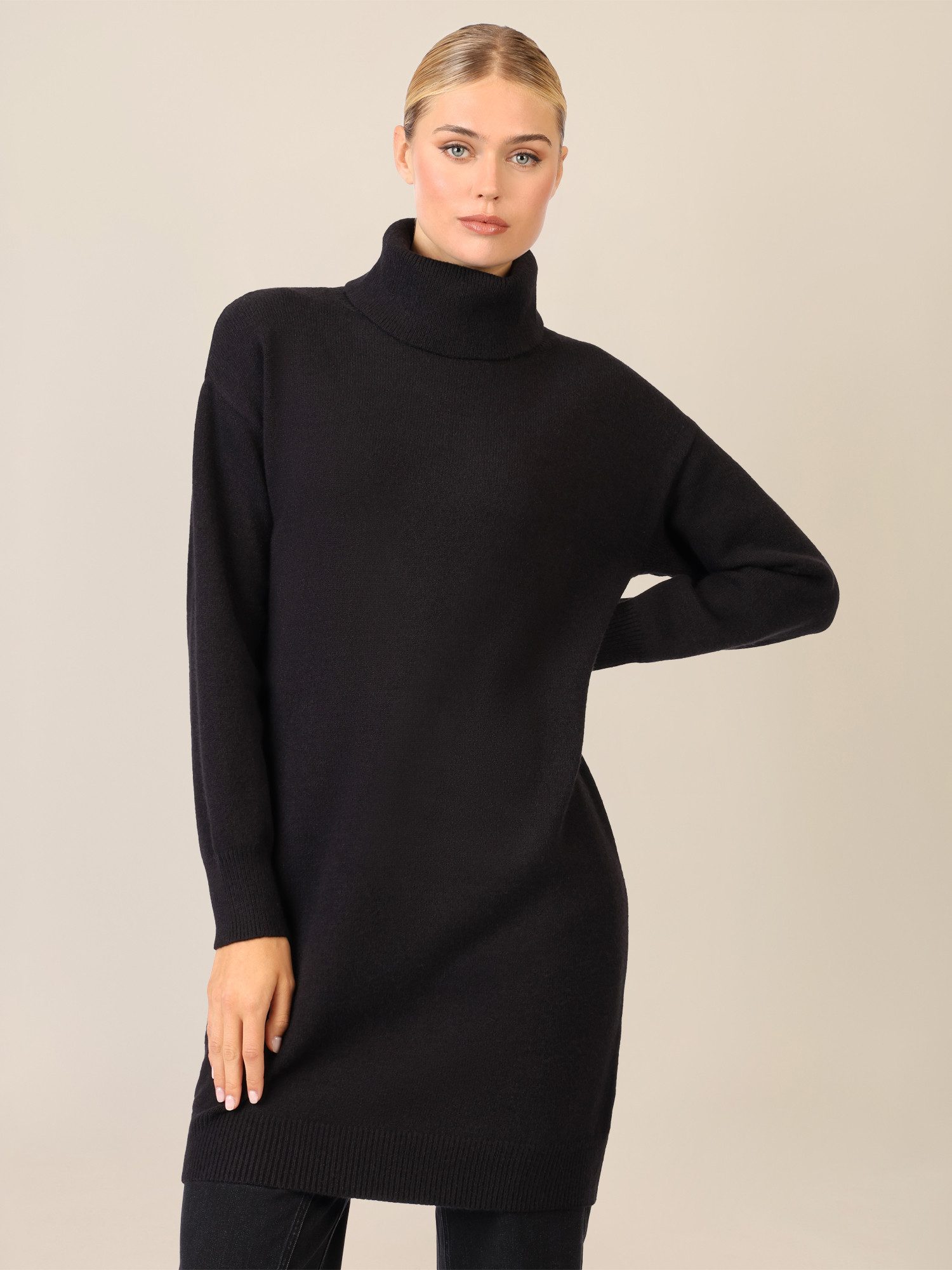 Apart Strickkleid mit überschnittene Schultern