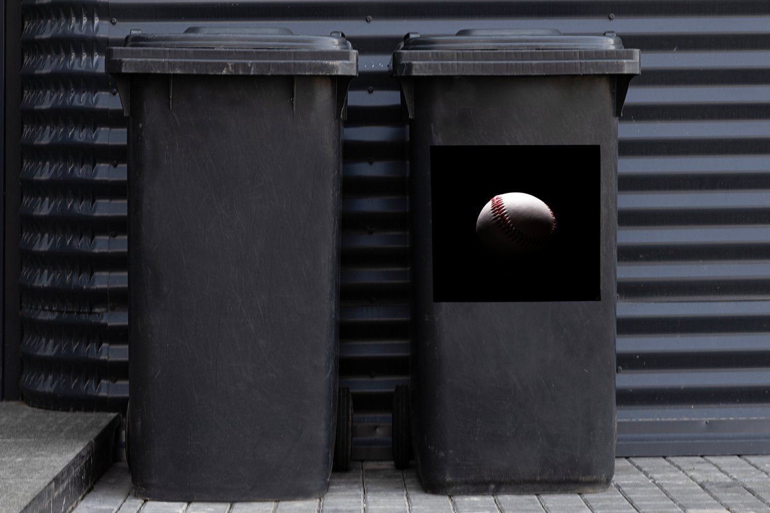 Hintergrund Sticker, Wandsticker Baseball auf Mülltonne, (1 schwarzem Abfalbehälter St), Mülleimer-aufkleber, Ein Container, MuchoWow