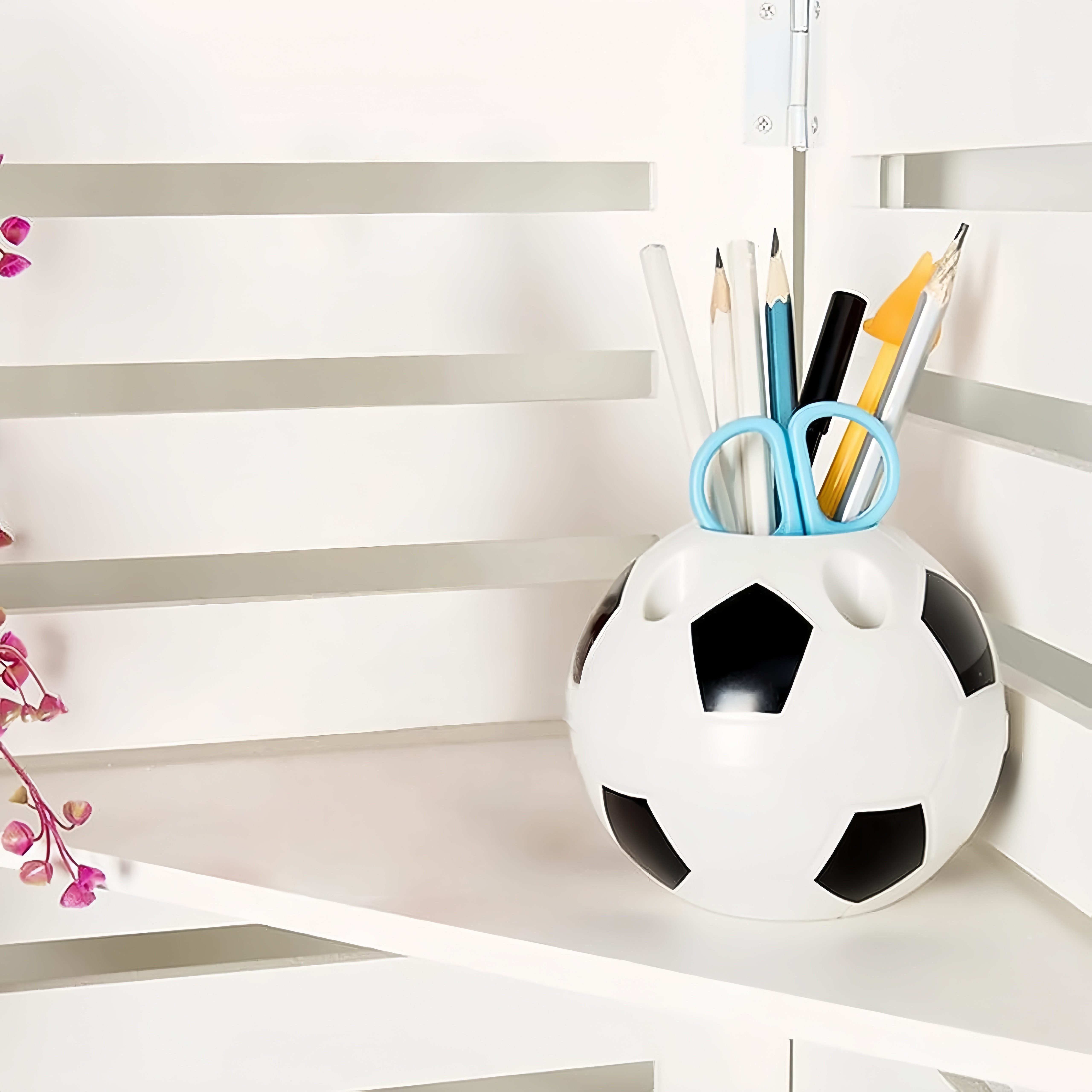 FOUORTUNATE-BEE Organizer Fußball Stiftehalter für Schreibtisch, ideal für Schule & Büro (1 St), Stiftebox im Fußball-Design, Geschenk für Schule und Geburtstag – Bild 4 von 5