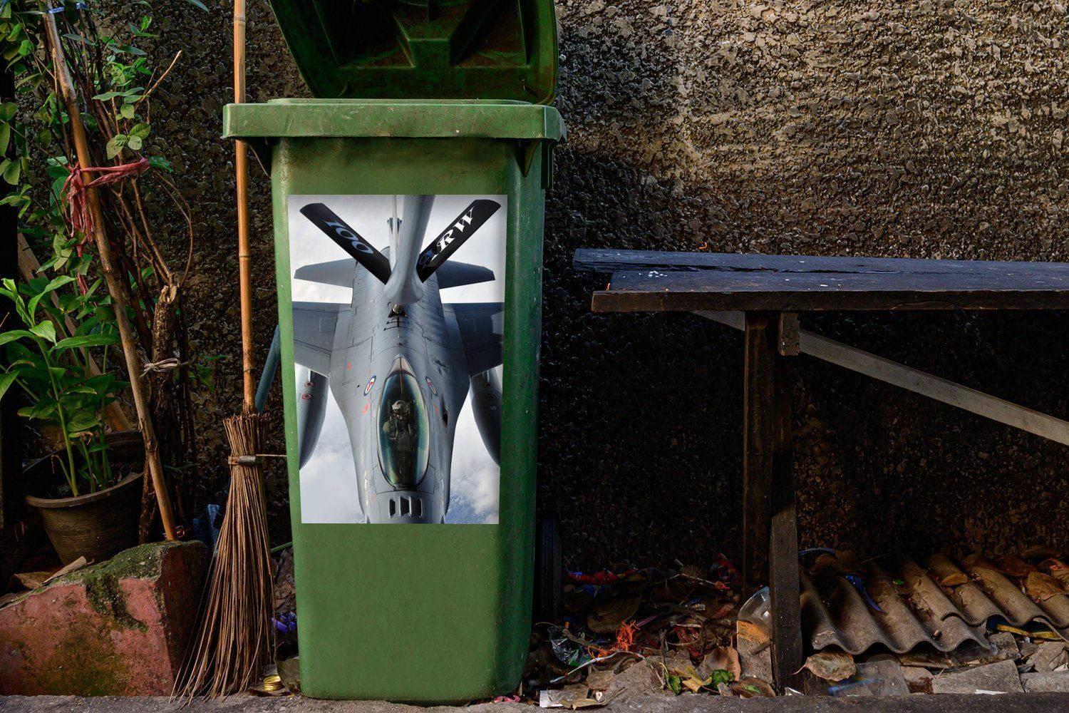 MuchoWow Wandsticker Flugzeuge - Container, St), Sticker, Mülltonne, (1 Düsenjäger Pilot Abfalbehälter - Mülleimer-aufkleber