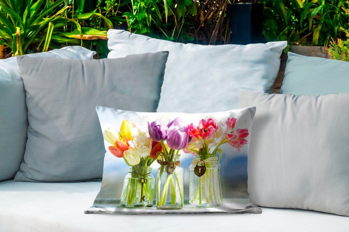 Outdoor-Dekorationskissen, Drei mit Vasen auf MuchoWow Dekokissenbezug, Dekokissen Fensterbank, bunten Kissenhülle einer Polyester, Blumen