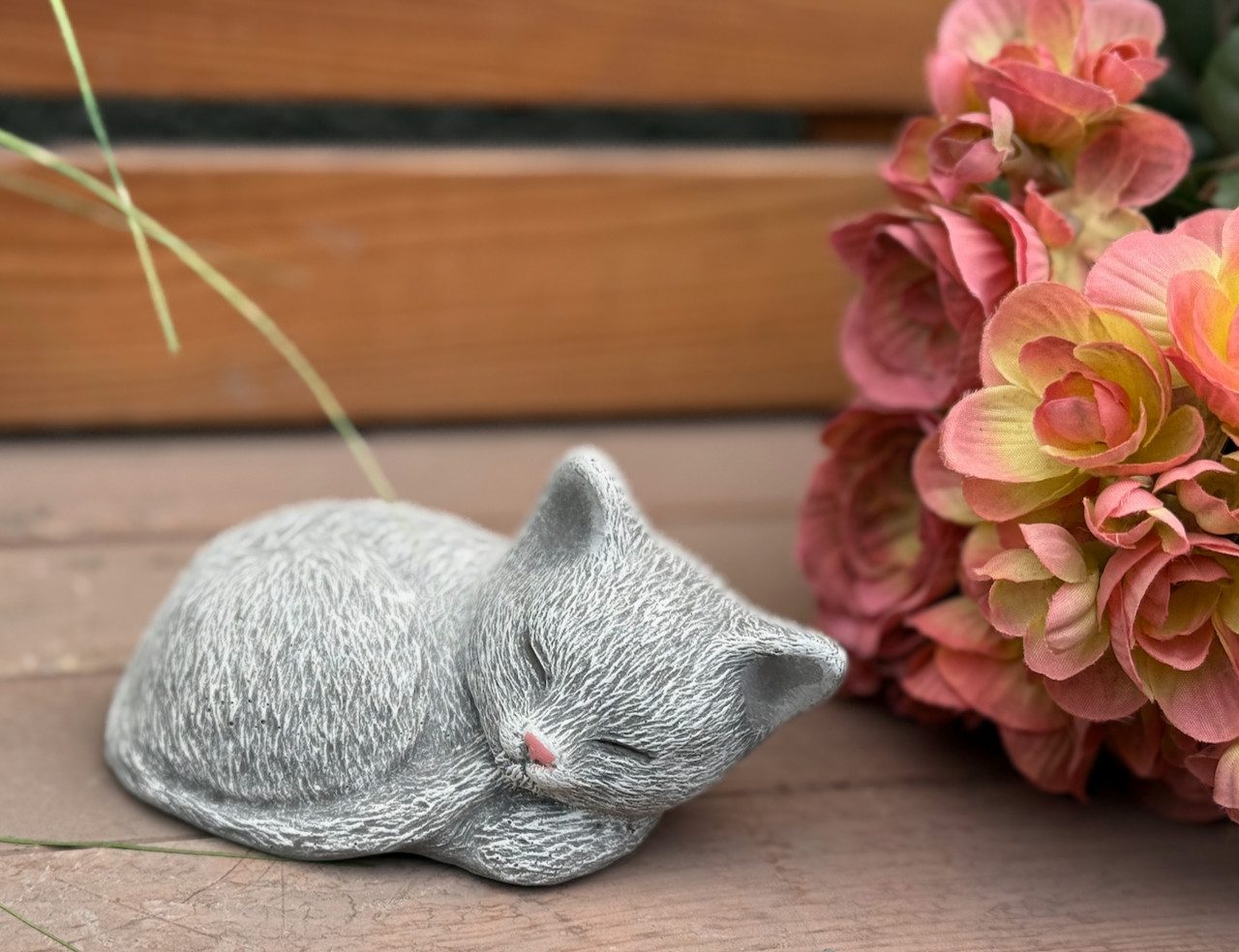 Stone and Style Gartenfigur Frostfeste Steinfigur kleine schlafende Katze verschiedene Farben