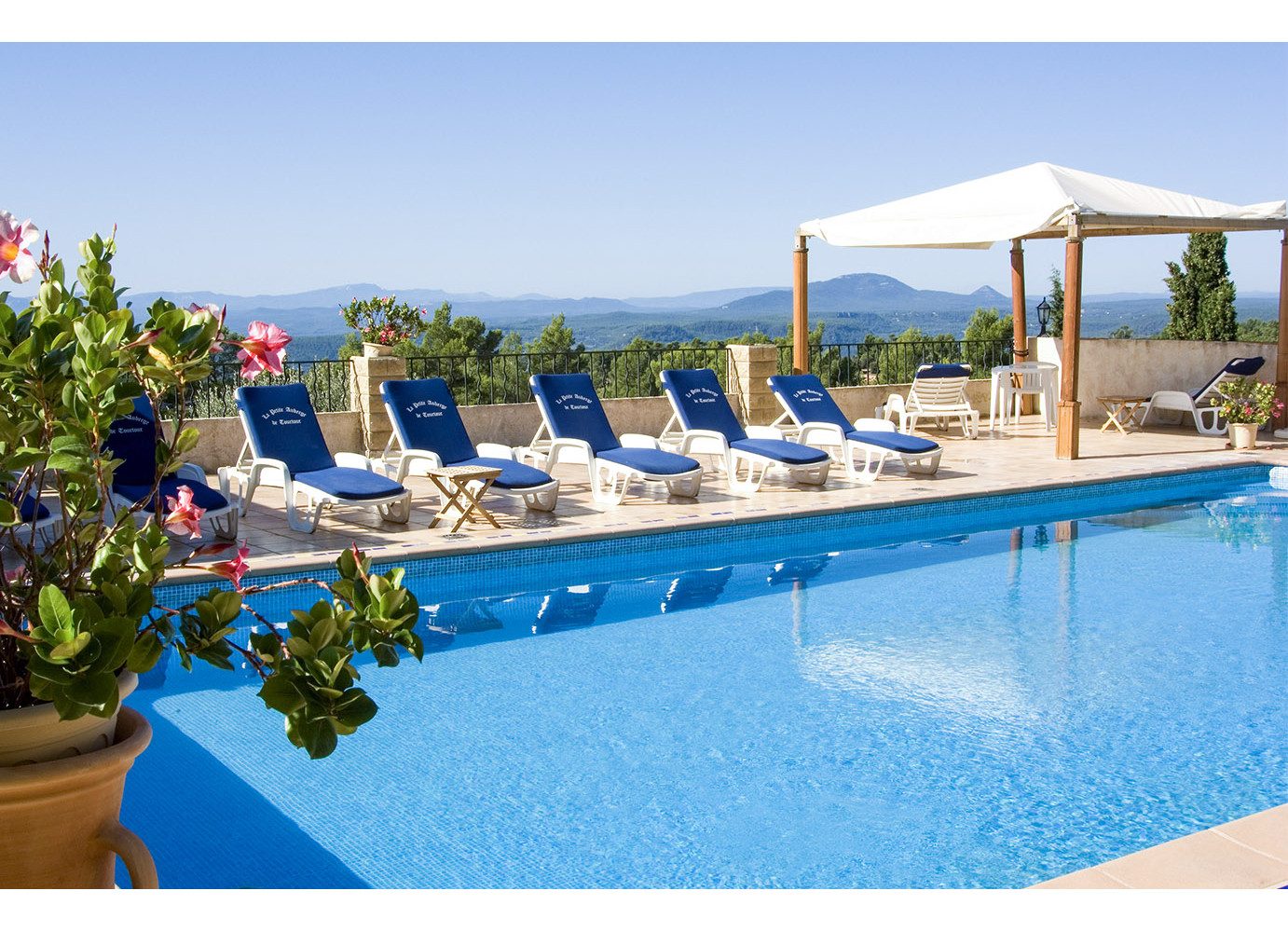Jochen Schweizer Erlebnisgutschein Relax-Urlaub in der Provence für 2 (4 Tage), Ausspannen wo die Kräuter wachsen!