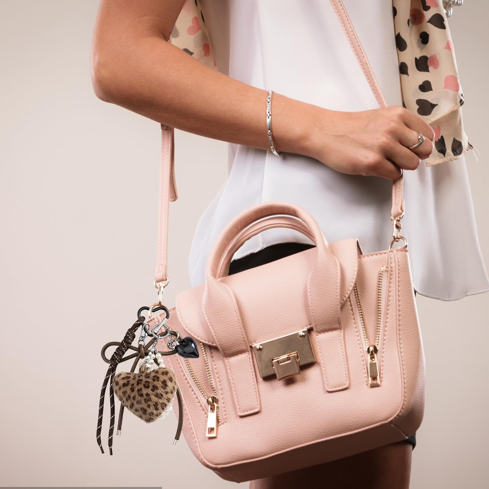 FOUORTUNATE-BEE Schlüsselanhänger Schlüsselanhänger Damen Plüsch Leopard Taschenanhänger weich, Für Tasche Rucksack Autoschlüssel Geschenk Mode Accessoire