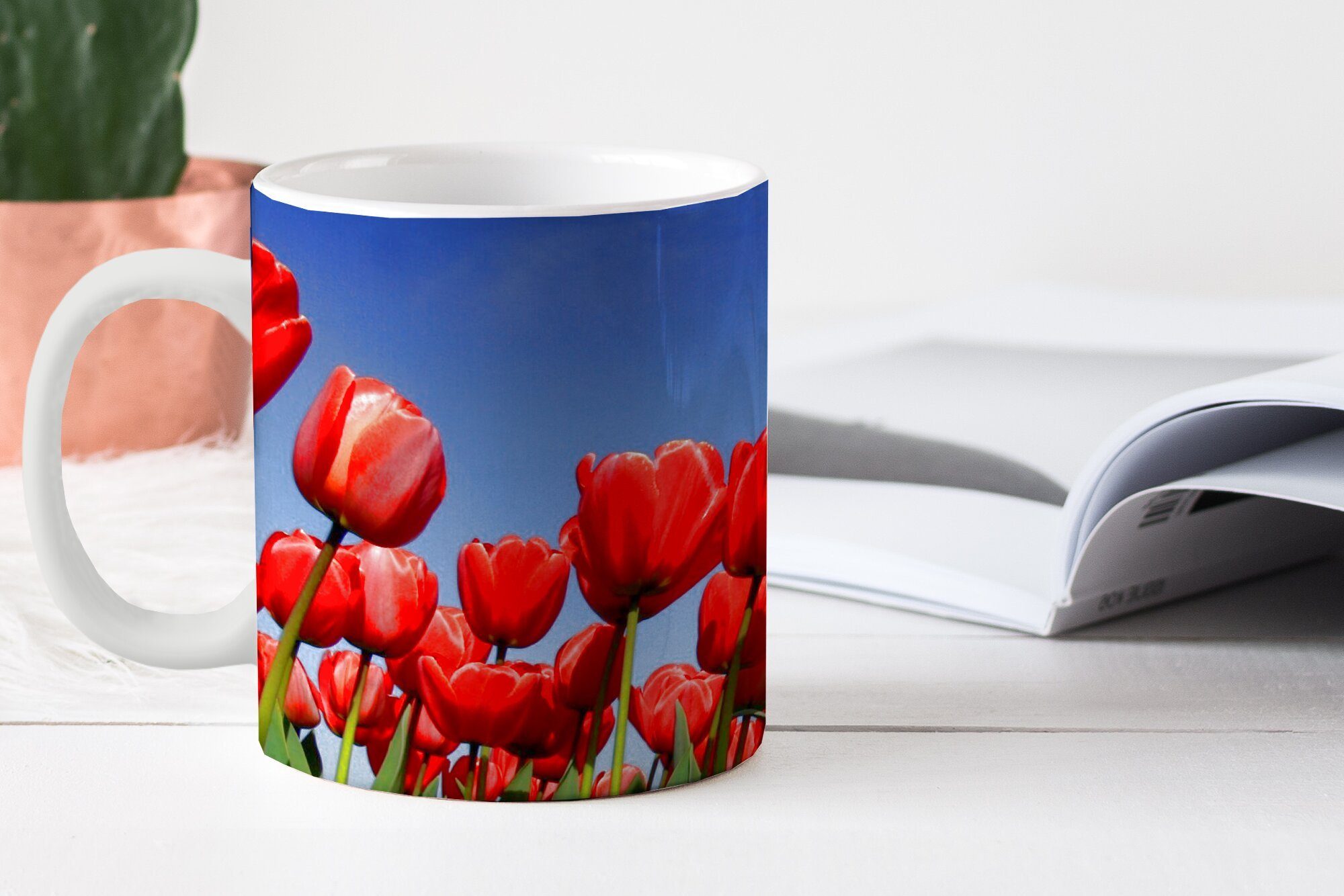 Die scheint MuchoWow Kaffeetassen, über Tasse roten Geschenk die Tulpen, Sonne Teetasse, Becher, Keramik, Teetasse,