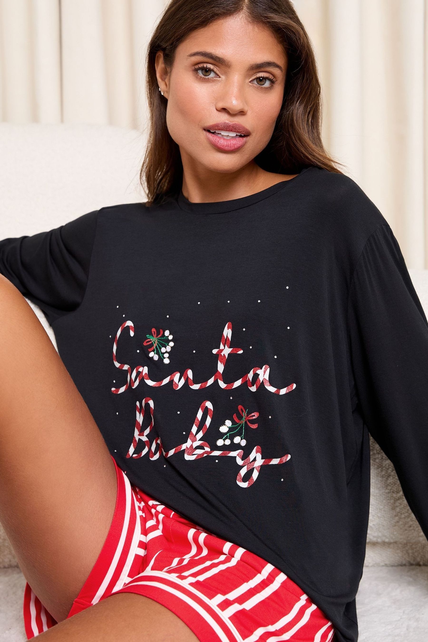 LIPSY Pyjama Lipsy Santa Baby Weihnachts-Pyjama mit Shorts (2 tlg)