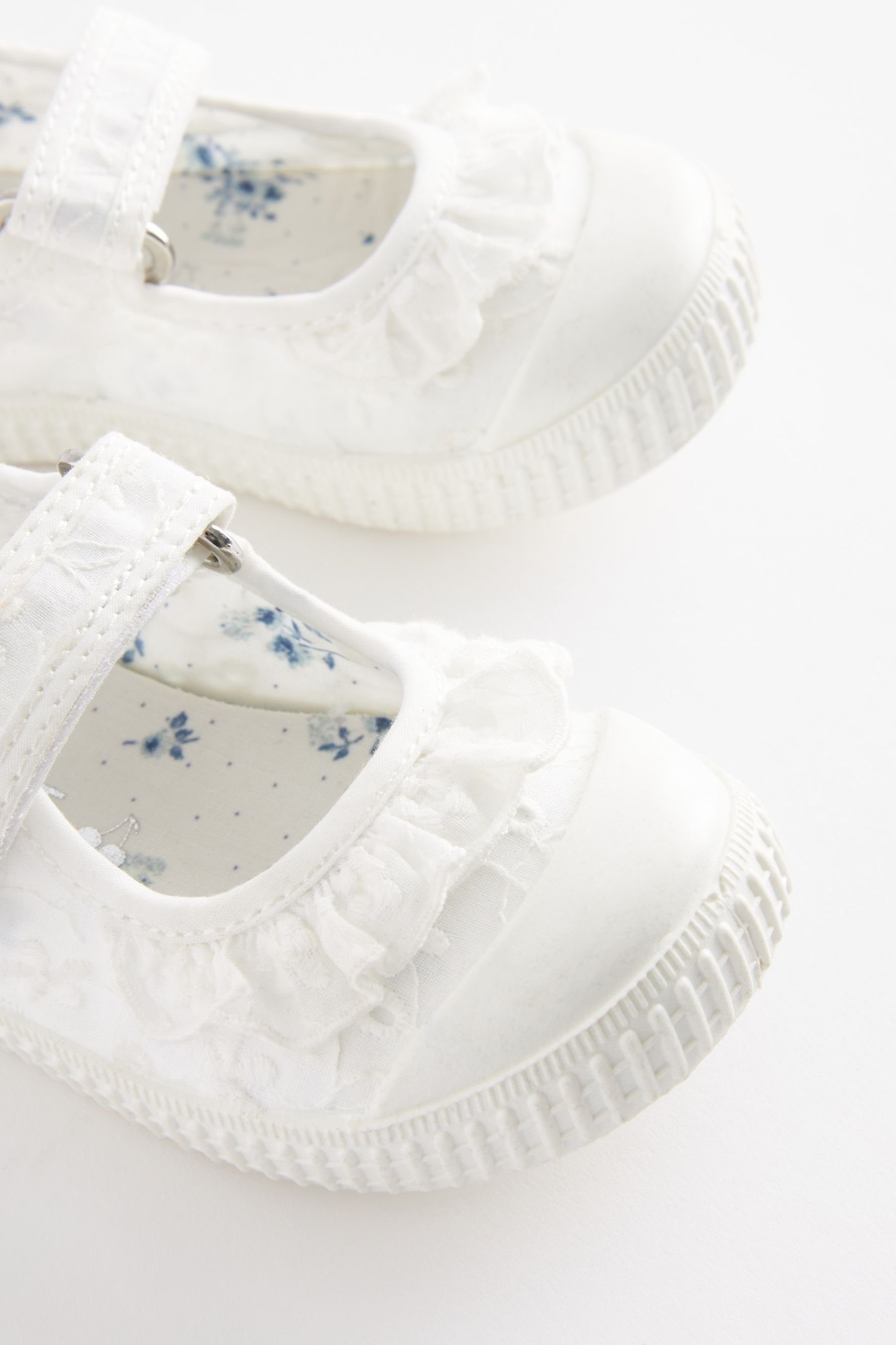 Broderie Gerüschte Mary-Jane-Schuhe, weite Passform (1-tlg) Sneaker White Next