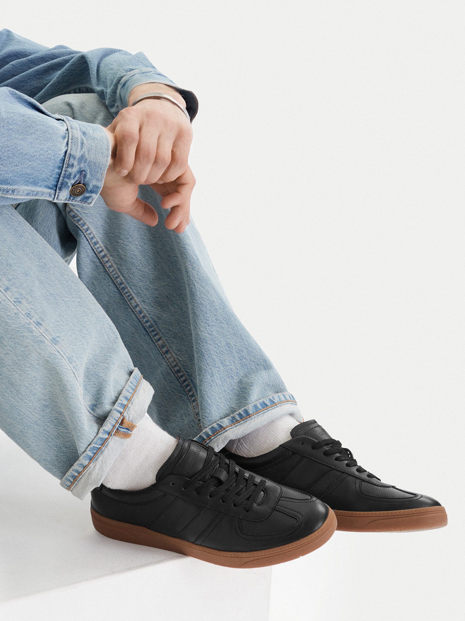 GUESS JEANS Guess Jeans Herrenturnschuhe Schwarz GUESS JEANS-EO-ORTEGO-01 126 Uhr Sneaker