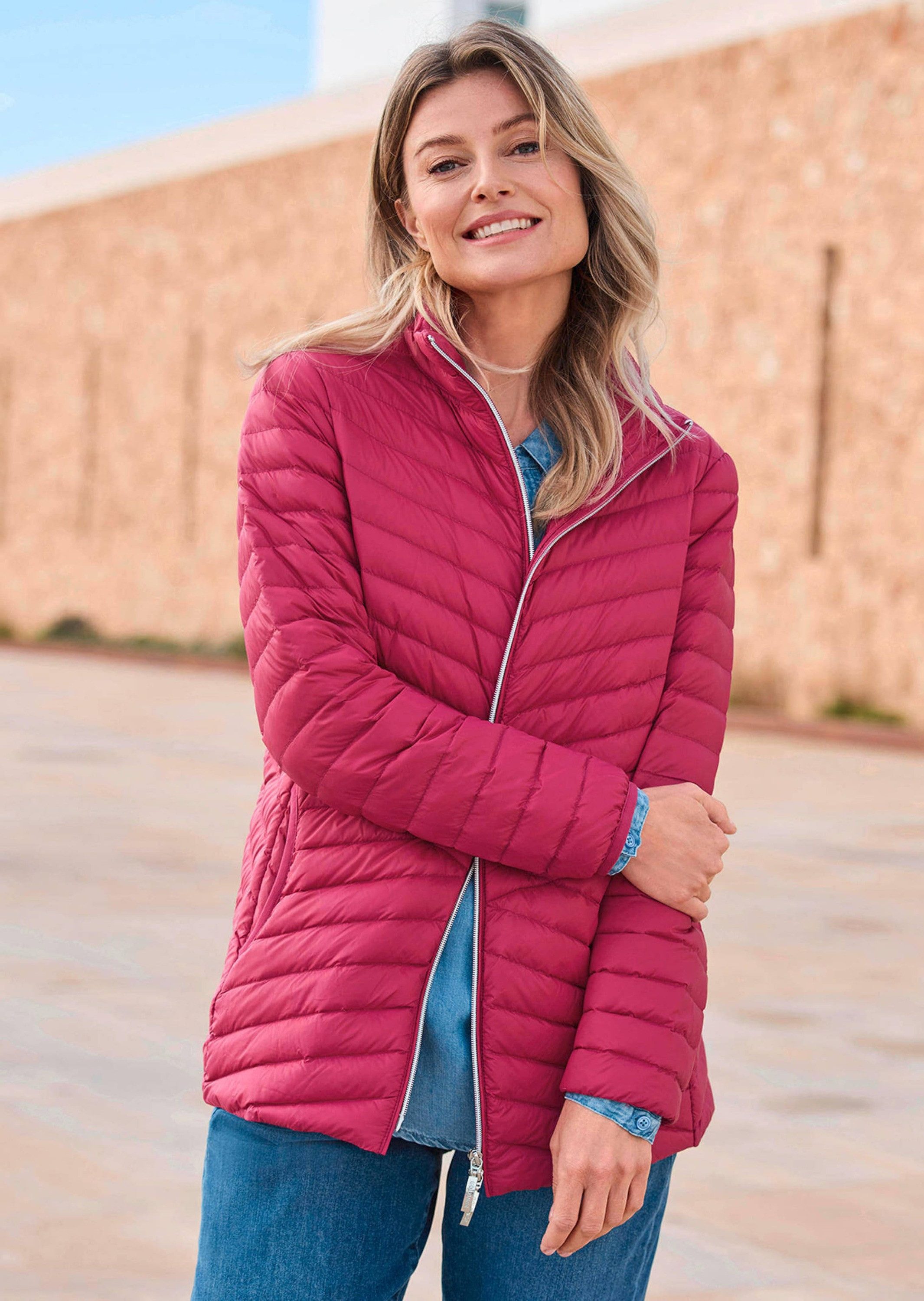 GOLDNER Steppjacke Kurzgröße: Herbstjacke mit Daunen, Stehkragen Verlängerte Jacke in femininer Steppung mit Reißverschluss