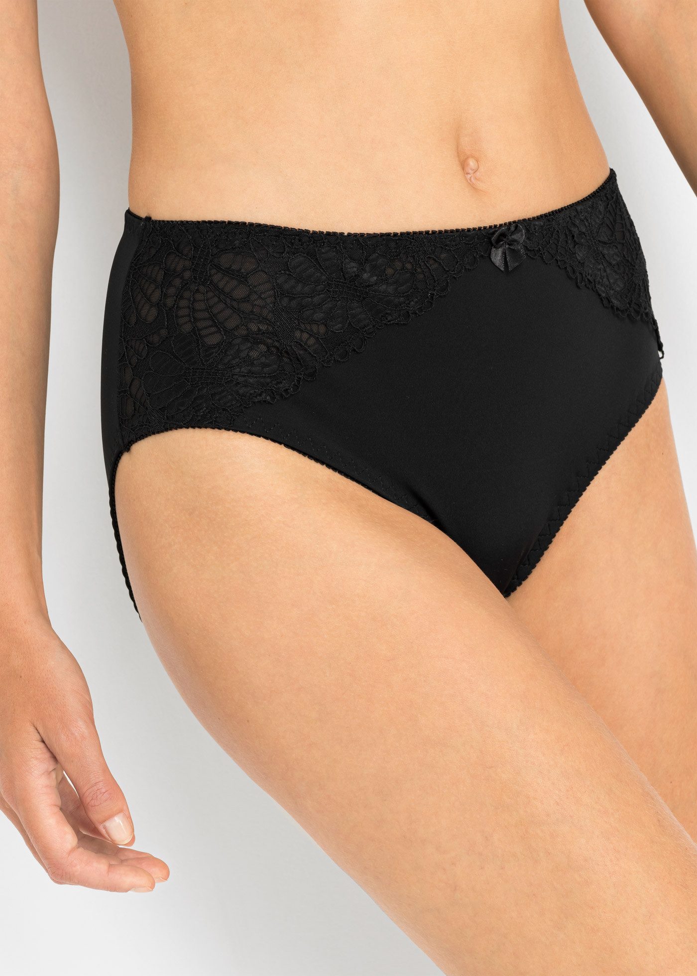 bonprix Maxislip (Packung, 2-St) über die Hüfte geführt, mit floraler Spitze auf der Vorderseite