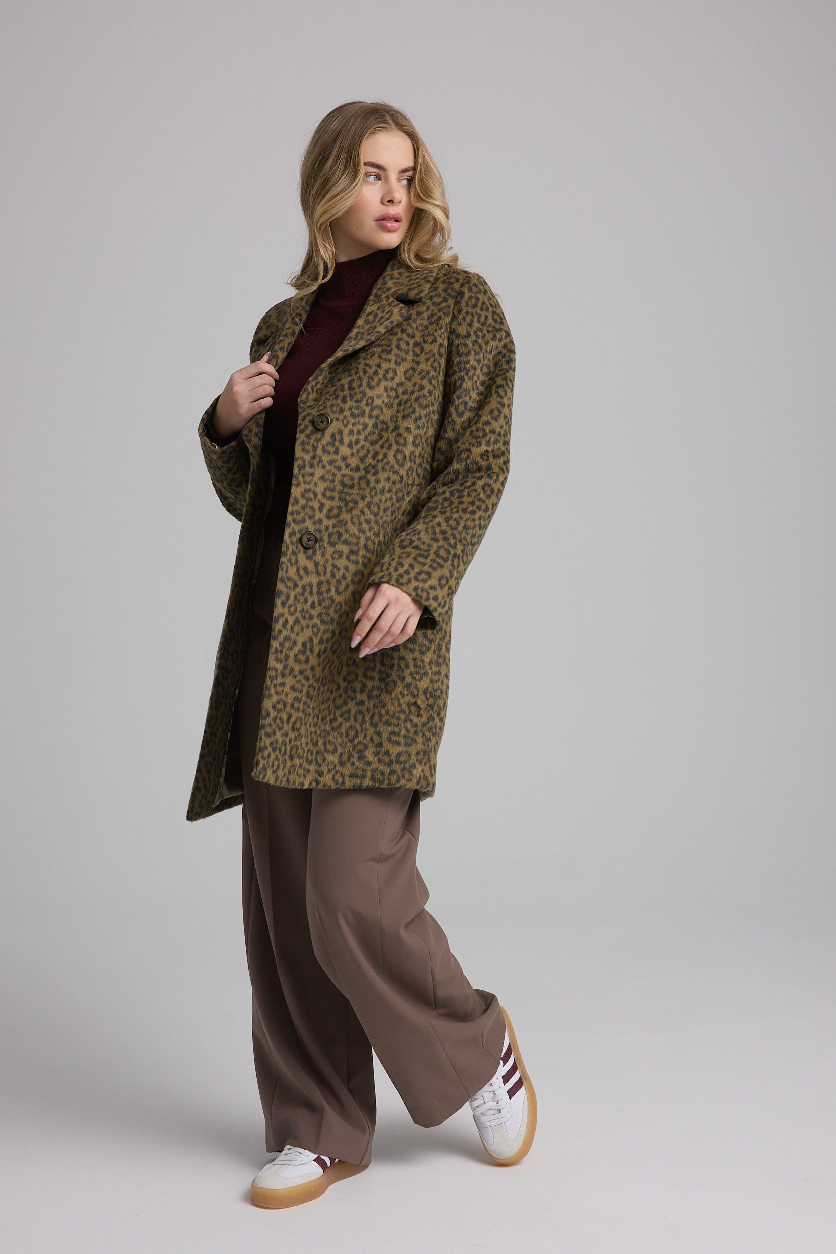 Manisa Fellimitatmantel mit Animal-Print und Reverskragen