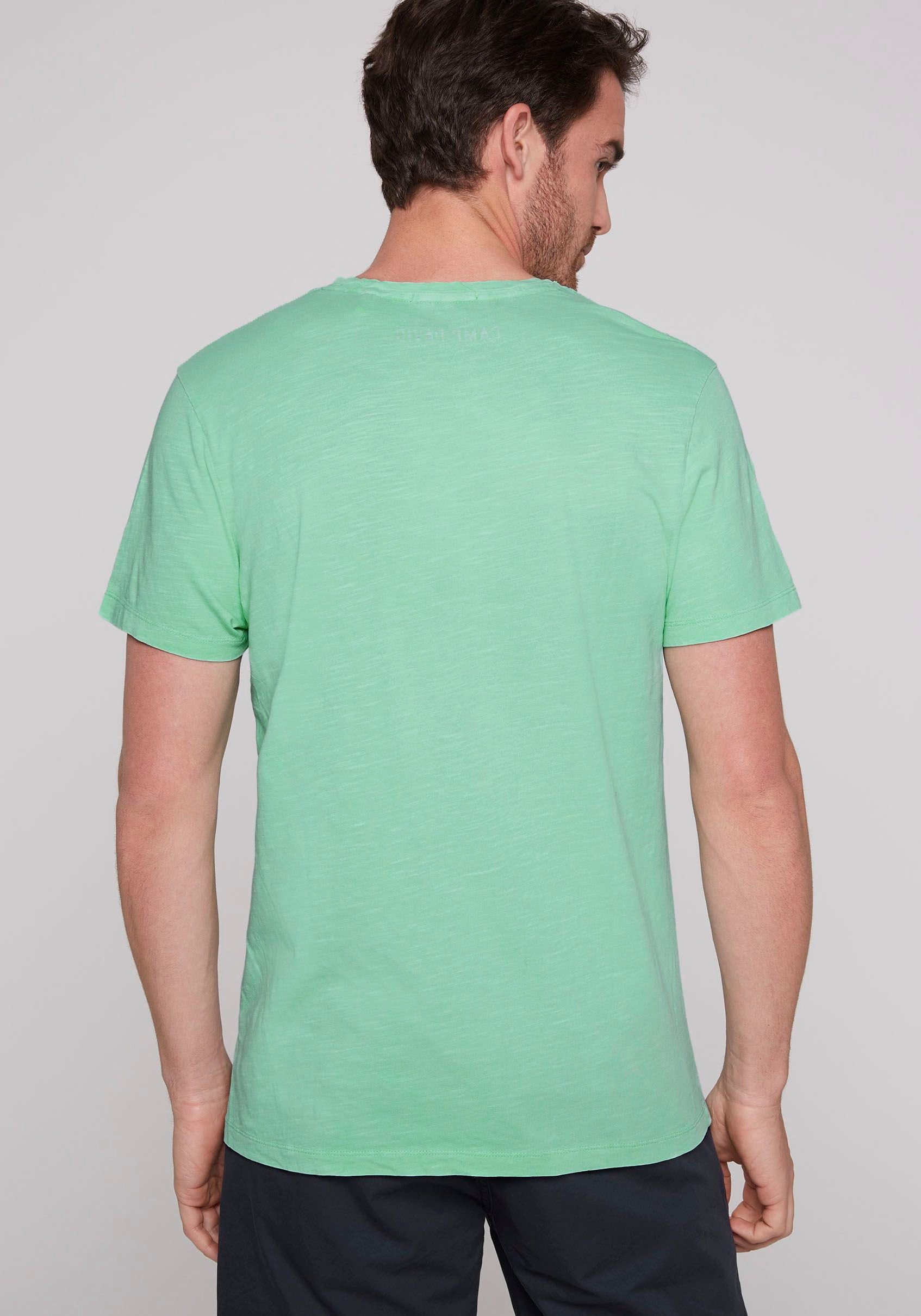 CAMP DAVID T-Shirt mit green nordic Logoprägung