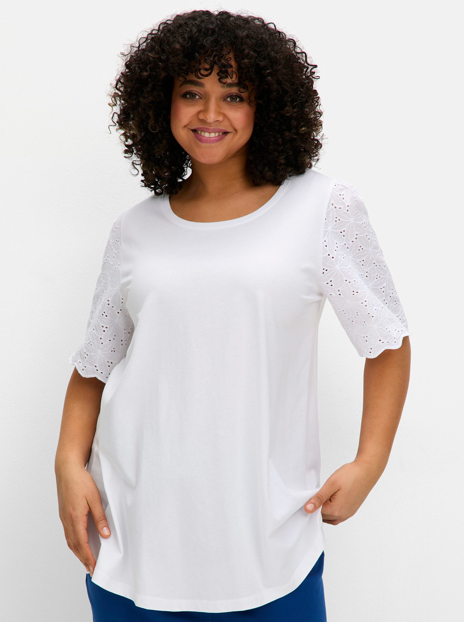 Sheego T-Shirt Rundhalsshirt . mit Flügelärmeln aus Lochspitze günstig online kaufen
