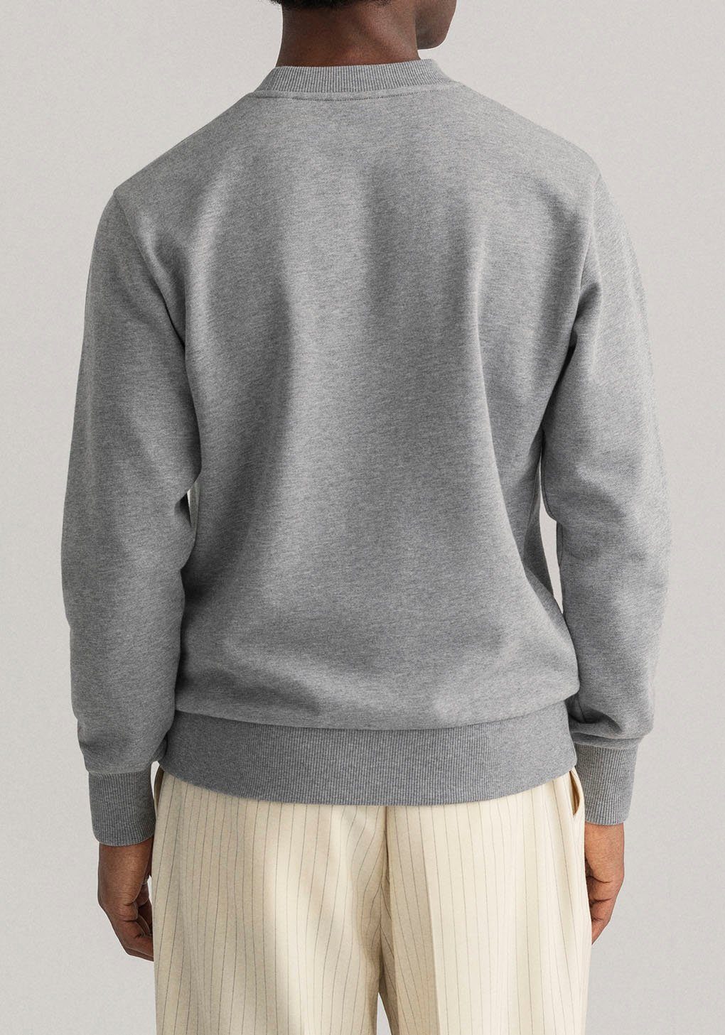 mit D1. Brust Gant melange grey der Logostickerei TONAL ARCHIVE C-NECK Sweatshirt auf SHIELD