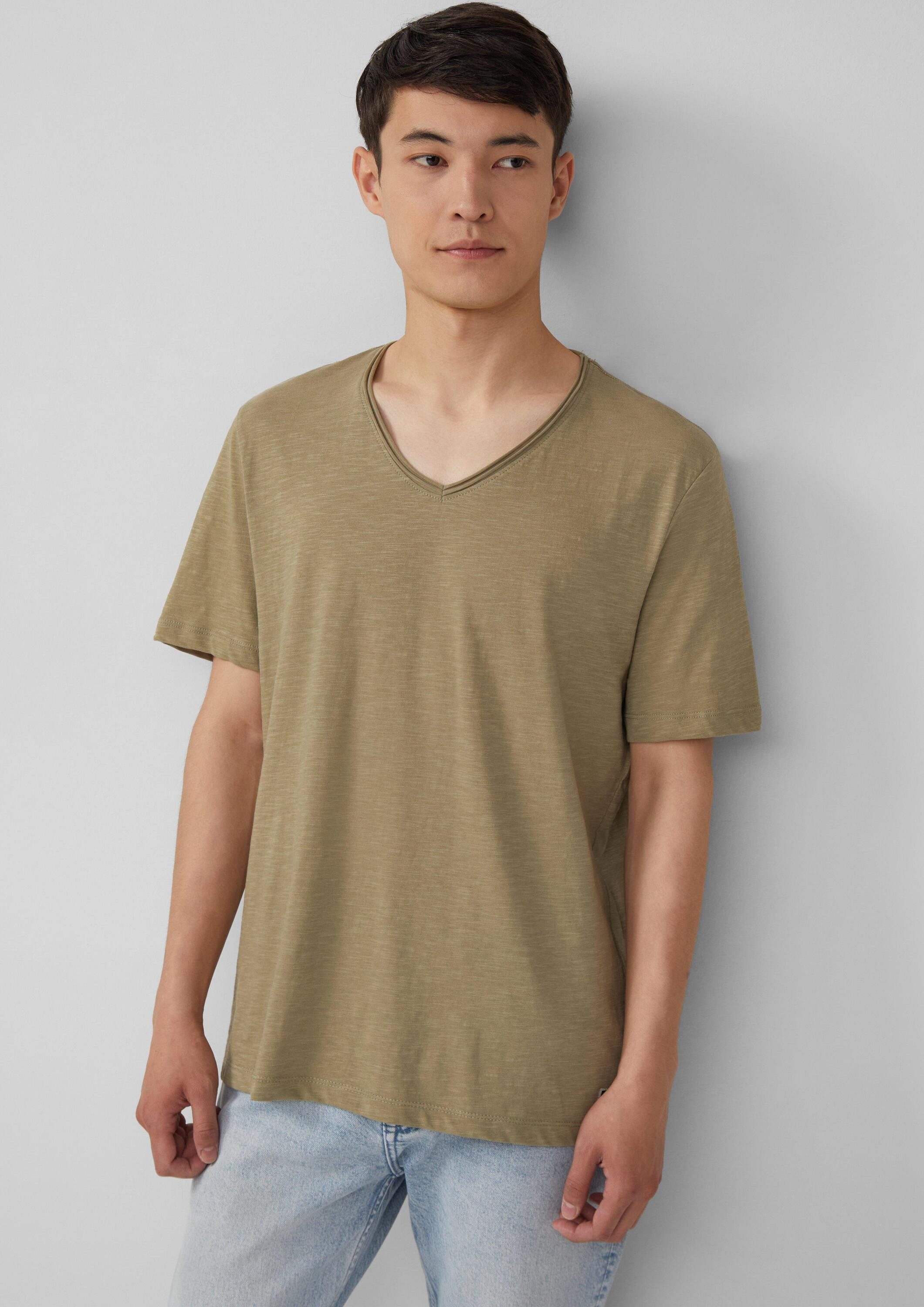 s.Oliver Kurzarmshirt T-Shirt Luftiges T-Shirt mit V-Ausschnitt und Flammgarnstruktur