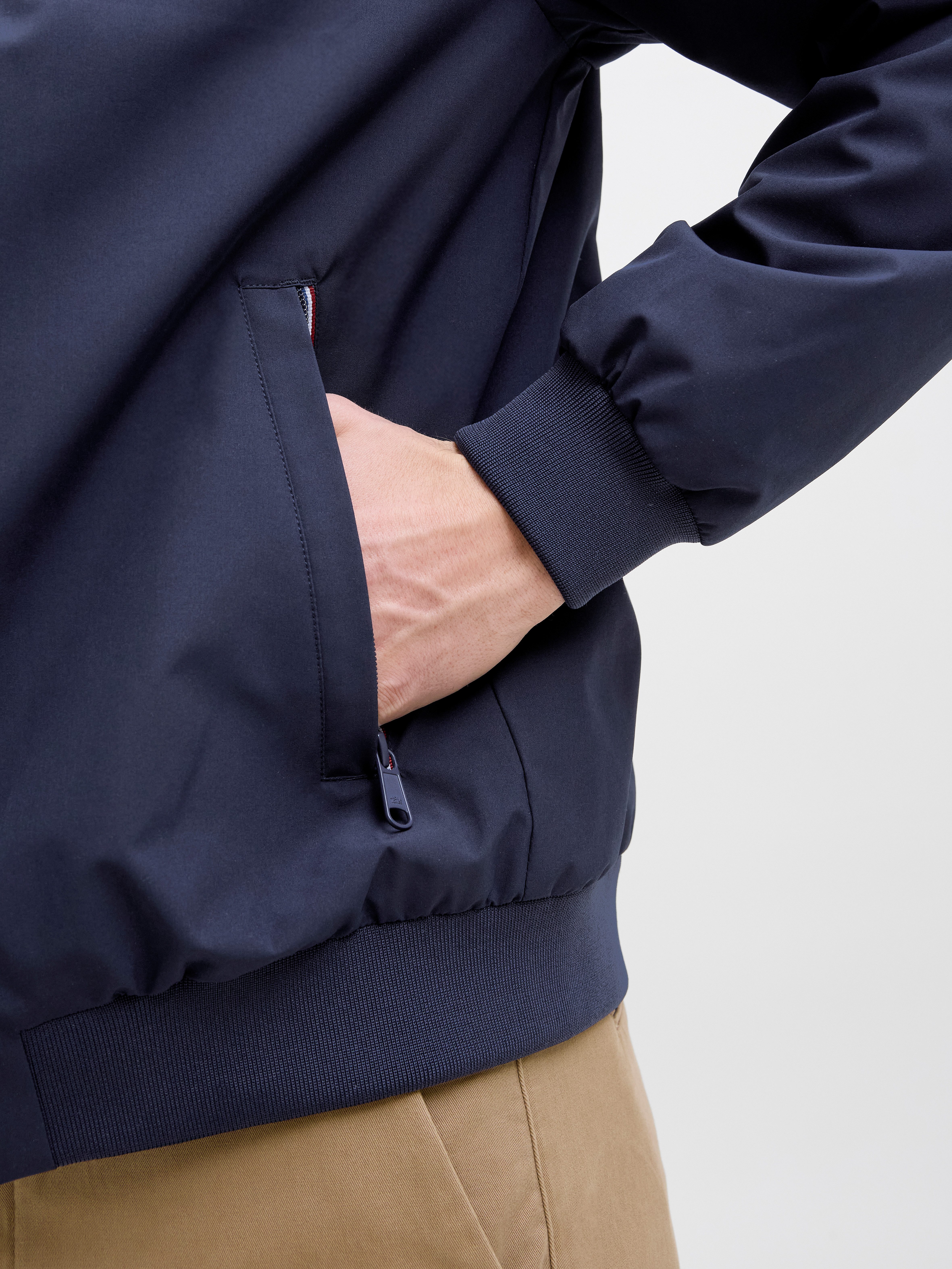 Jack & Jones Bomberjacke JPRBLUBRAD BOMBER JACKET SN Materialmix, regular fit