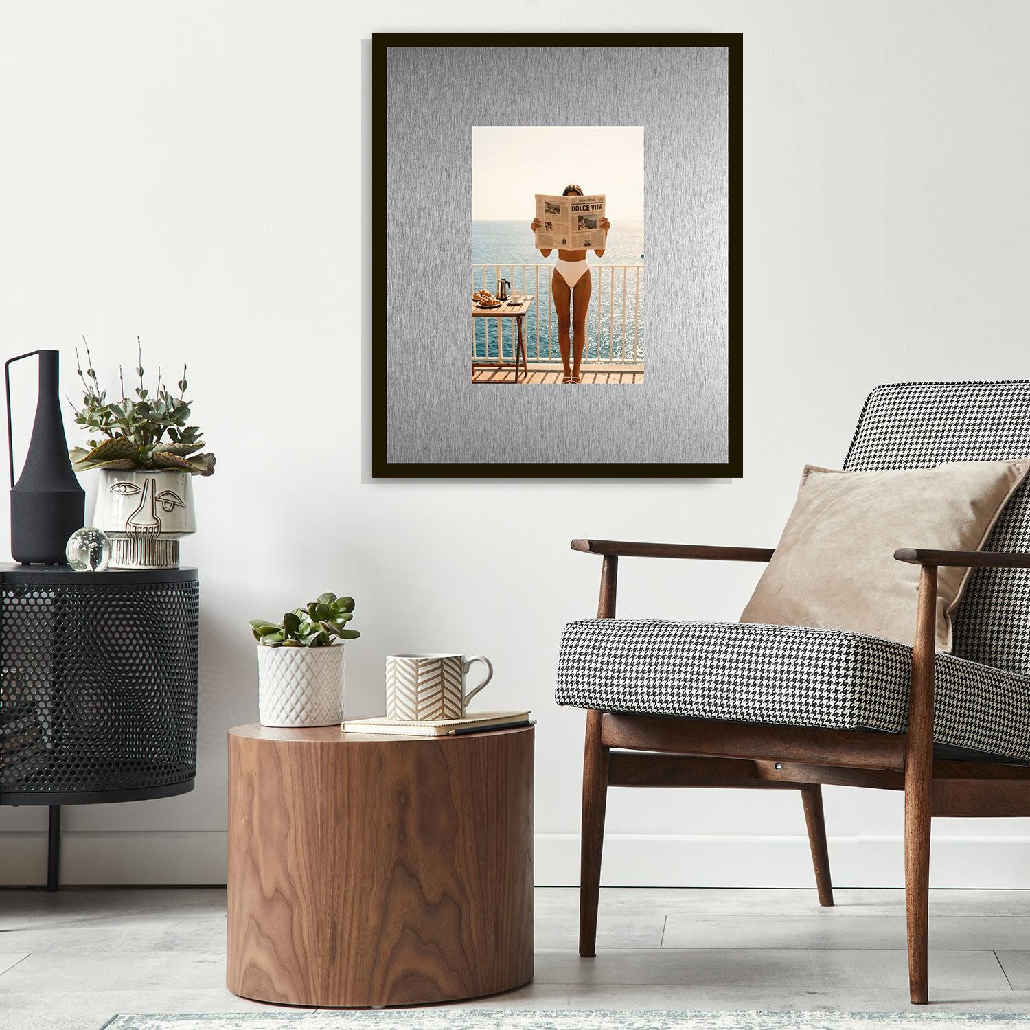 queence Bild Trend Wandbild, Wandkunst, Kunstdruck "Sommer in den 60igern", Fashion, Frau, Meer (1 St), inkl. Passepartout aus hochwertigem Aluminium und schwarzem Rahmen