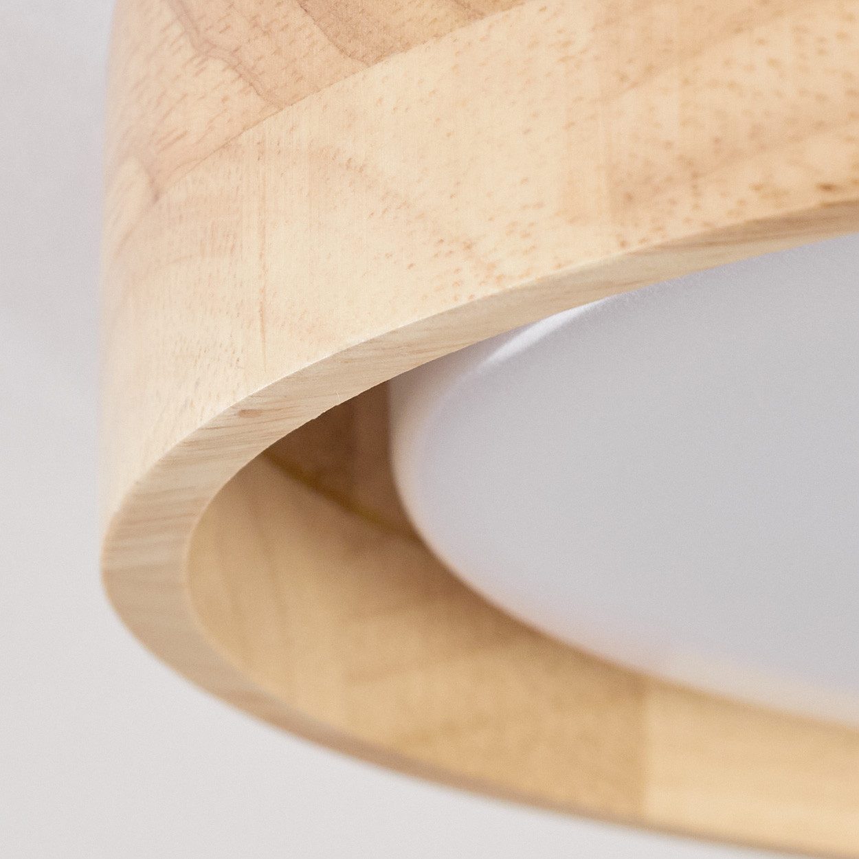 hofstein Deckenleuchte Deckenlampe aus Holz/Metall/Kunststoff in Natur/Weiß, LED wechselbar, 3000 Kelvin, im skandinavisch/modernen Design mit rundem Schirm (30,5cm), 18 Watt