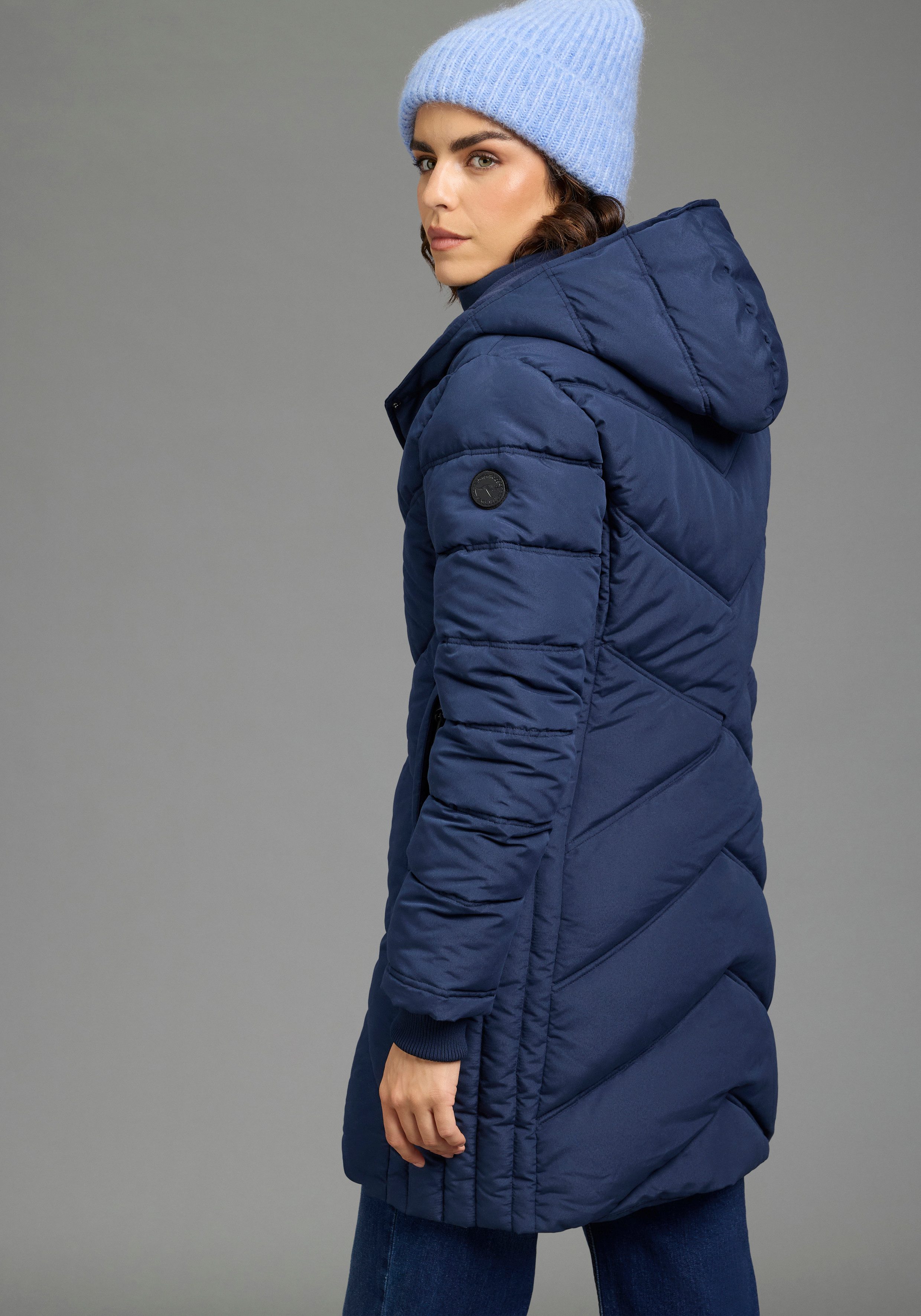 KangaROOS Winterjacke mit hochschließendem Kragen, gefütterte Kapuze. € 119,99, (€ 119,99 pro 1 Stk).
