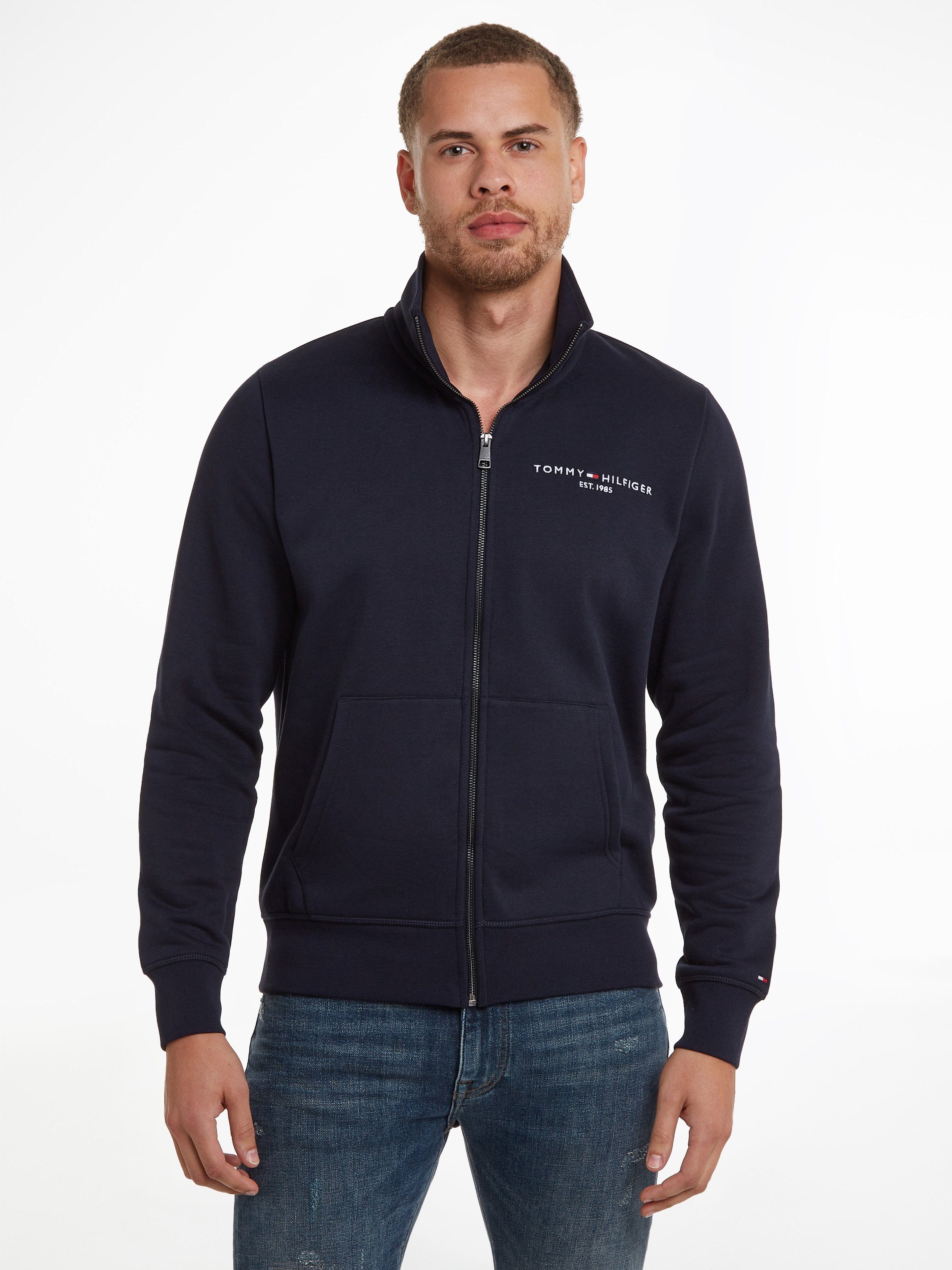 Tommy Hilfiger Sweater TOMMY LOGO ZIP THRU STAND COLLAR mit Reißverschluss und geteilter Kängurutasche blau