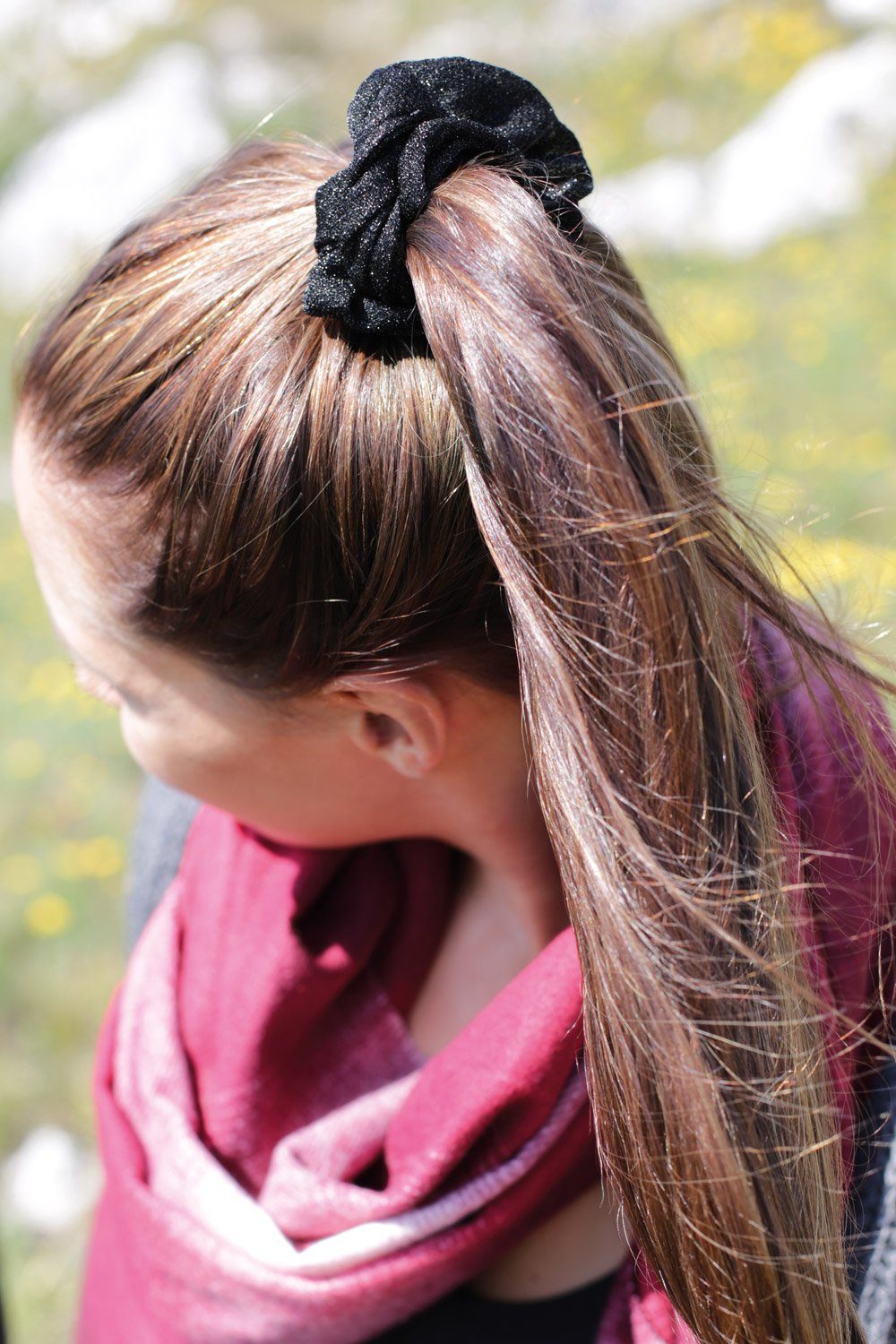 styleBREAKER Haargummi, Haargummi Stoff 1-tlg., Scrunchie Bordeaux-Rot Glitzer