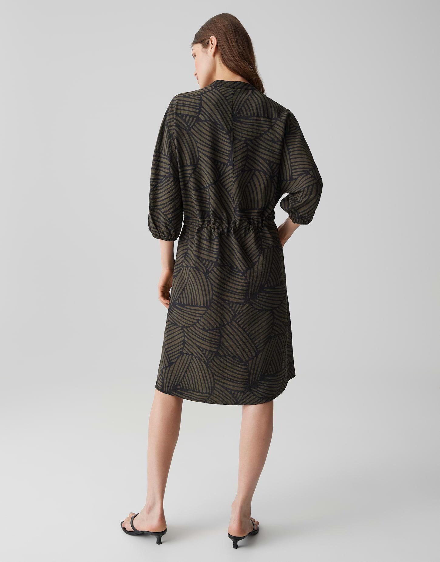 OPUS Minikleid Wenria botanical Der Tunnelzug in der Taille formt eine variable Silhouette