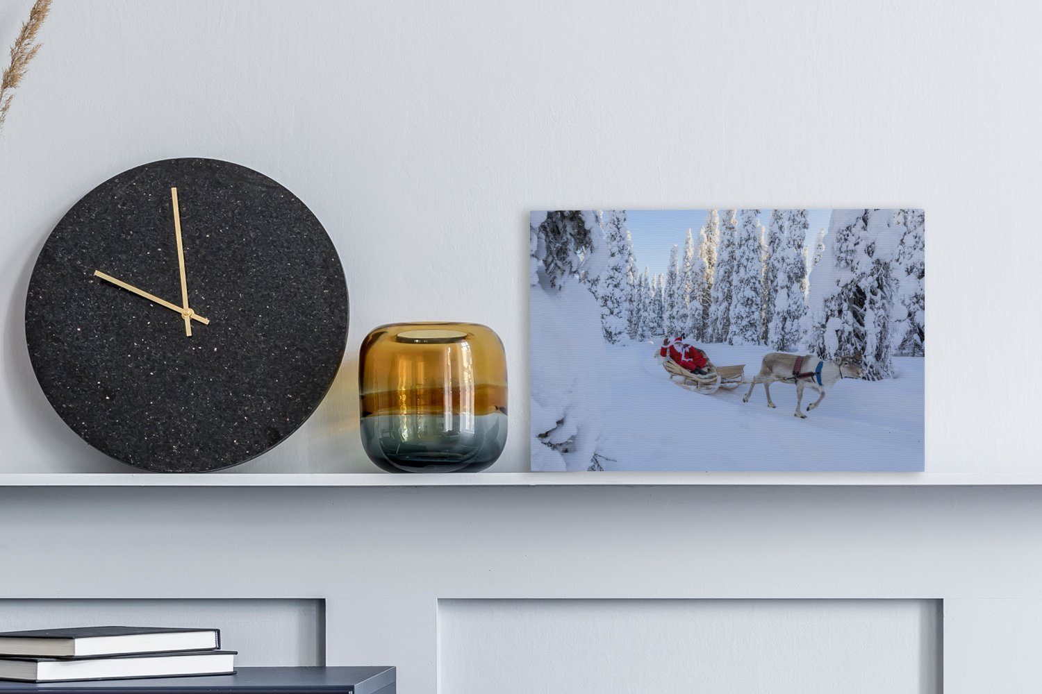 OneMillionCanvasses® Leinwandbild Rentiere ziehen den Weihnachtsmann auf einem Schlitten in Lappland, Fotodruck (1 St), Leinwand Bilder Klein, Wand Dekoration Aesthetic 30x20 cm