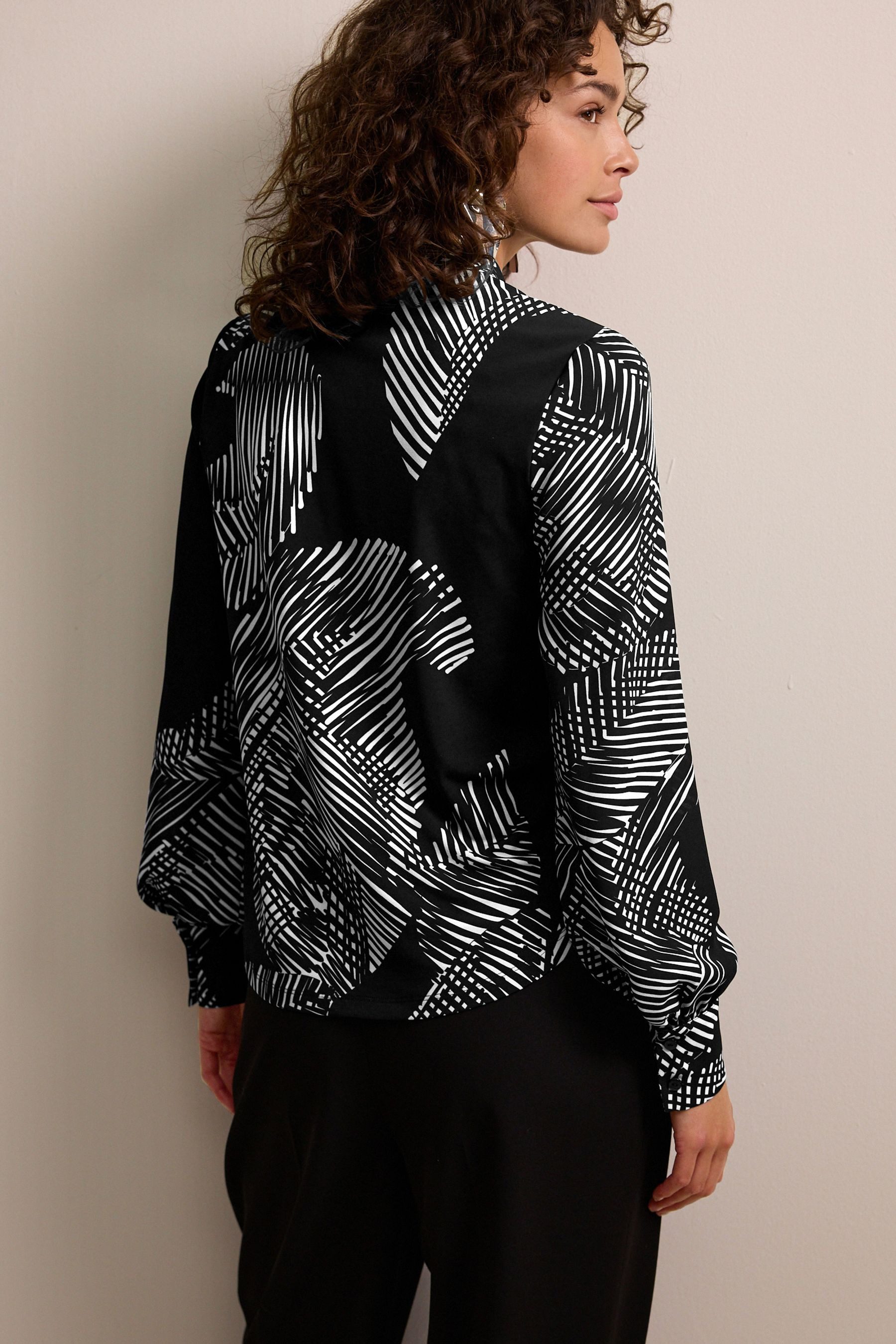 Next Blusenshirt Langärmelige Bluse mit V-Ausschnitt günstig online kaufen
