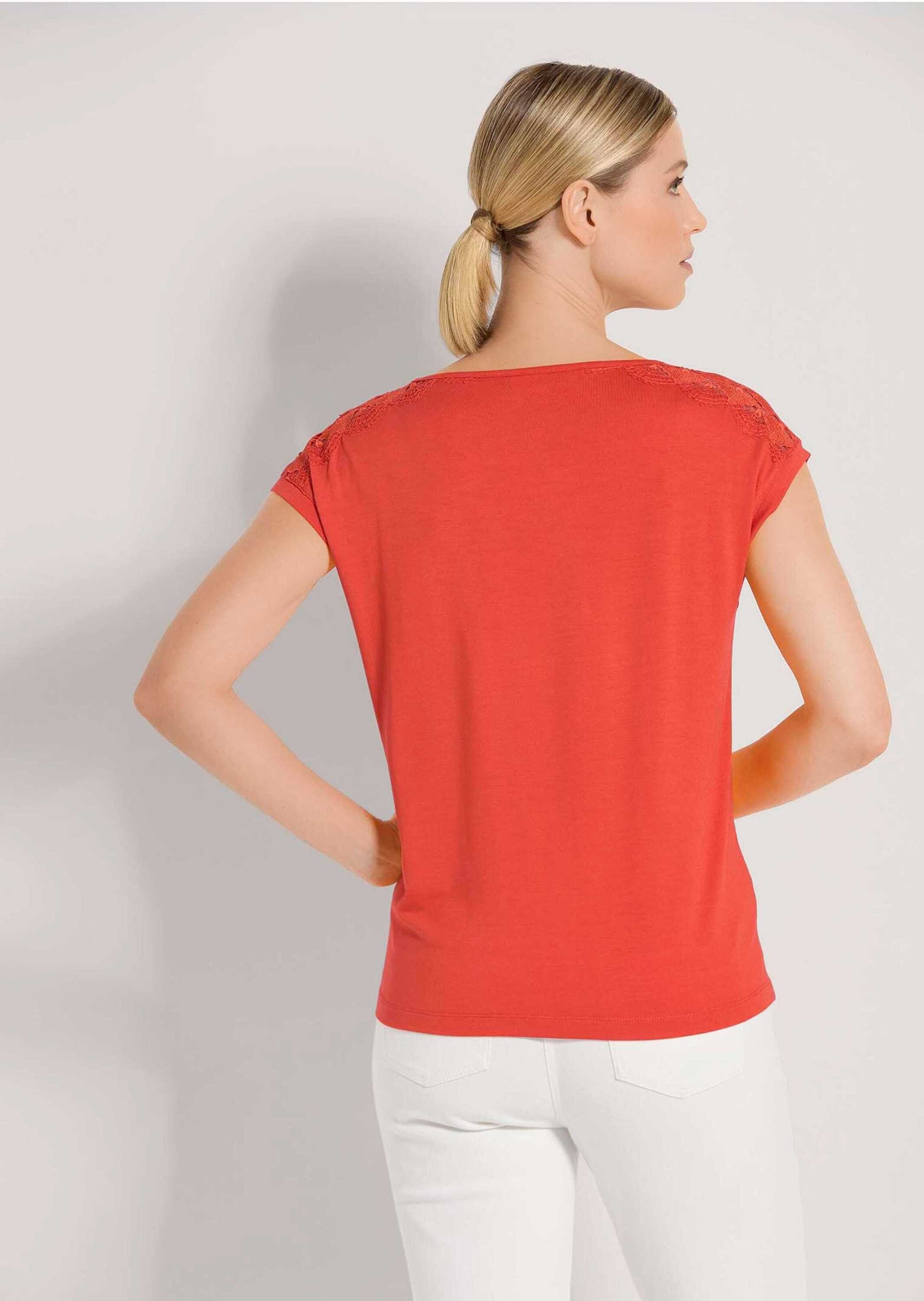 MADELEINE Kurzarmshirt Rundhals-Shirt mit floraler Stickerei Uni-Design, klassischer Rundhalsausschnitt, ohne Verschluss