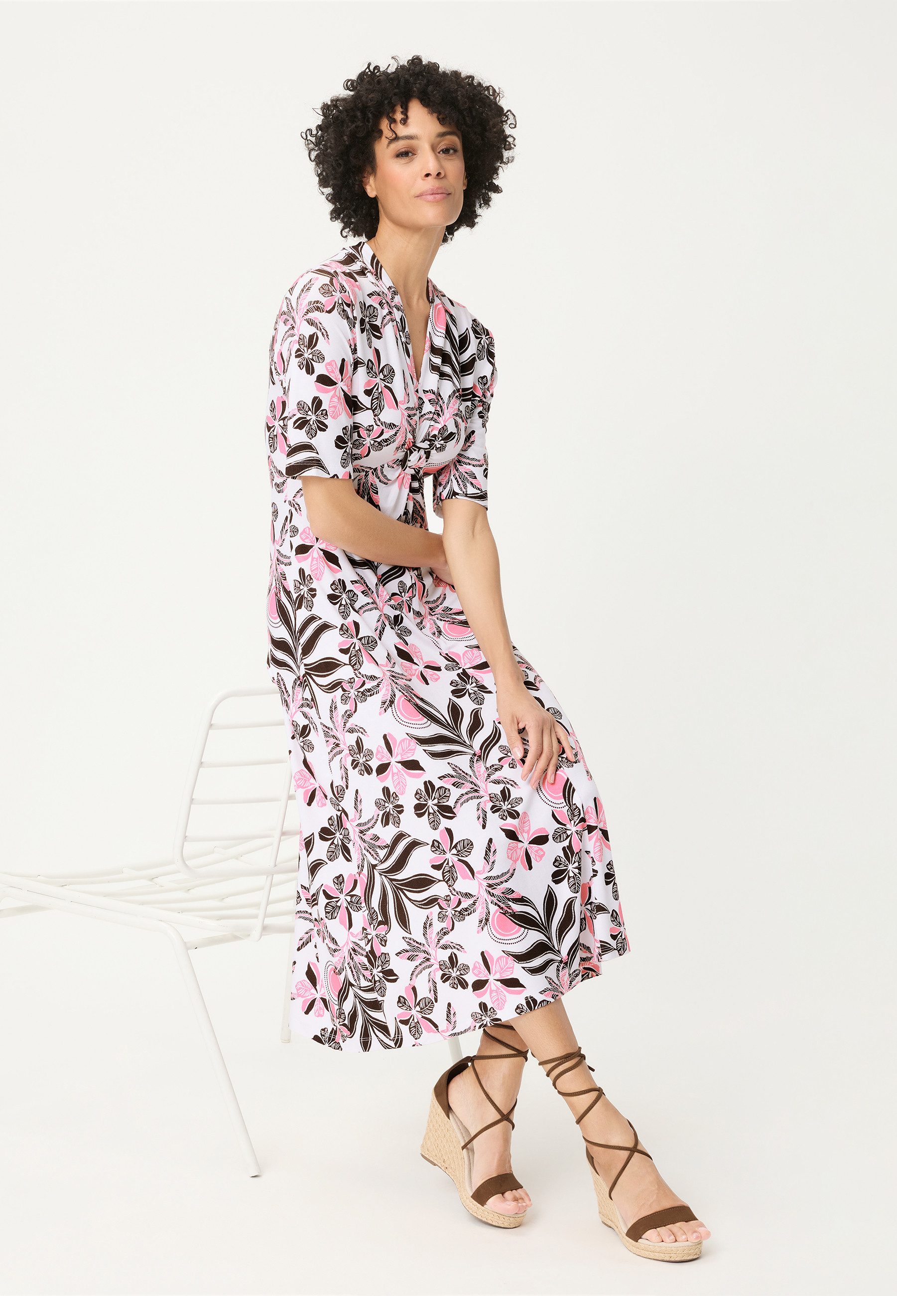 Olsen Midikleid in Wickeloptik mit Allover-Dessin – Bild 5 von 5