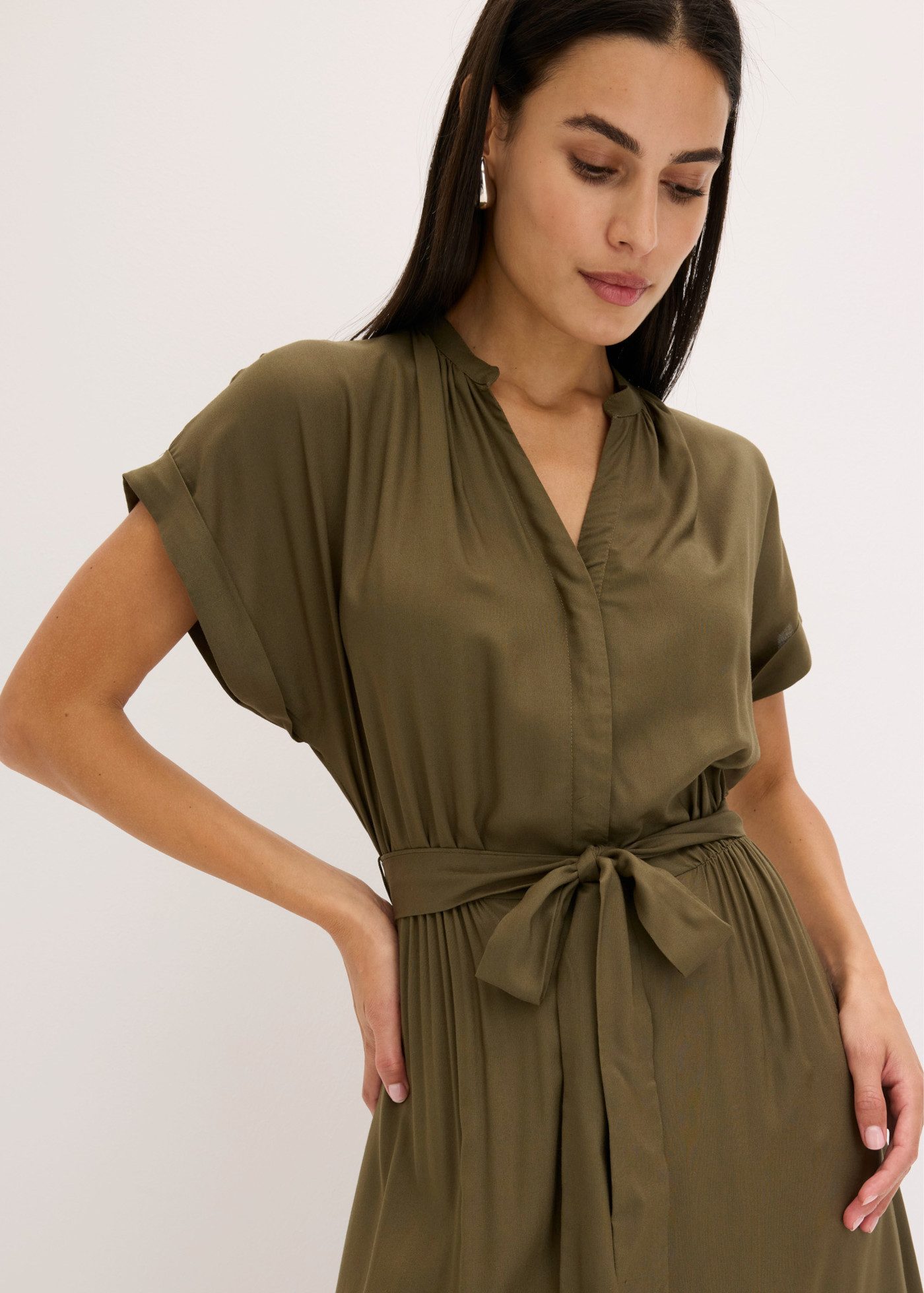 bonprix Hemdblusenkleid für stilvollen Auftritt, aus Viskose, ausgestellte Passform – Bild 4 von 5