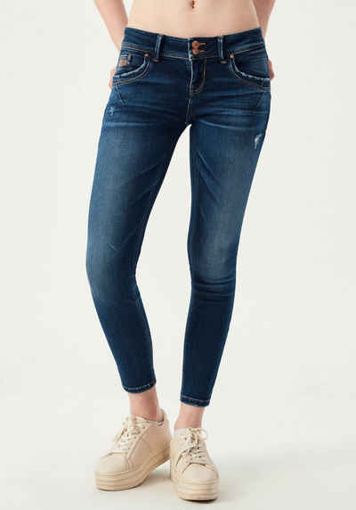 LTB Slim-fit-Jeans »SENTA« mit langem, schmalem Beinverlauf, niedriger Leibhöhe mit Stretch-Anteil und Leder-Patch