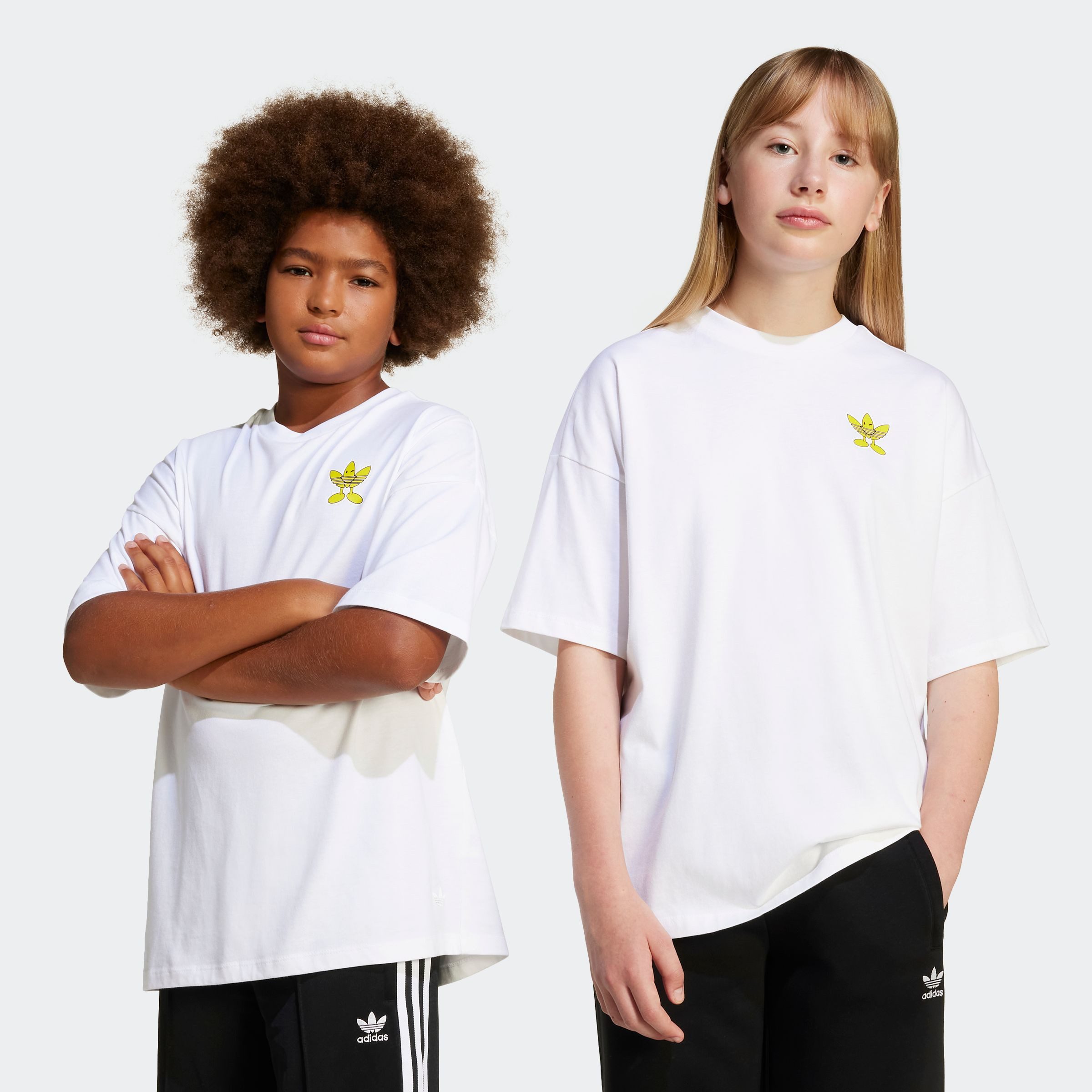 adidas Originals T-Shirt ADIDAS ORIGINALS X SMILEY WORLD KIDS sportlicher Stil, für Kinder und Teens, mit Rundhalsausschnitt