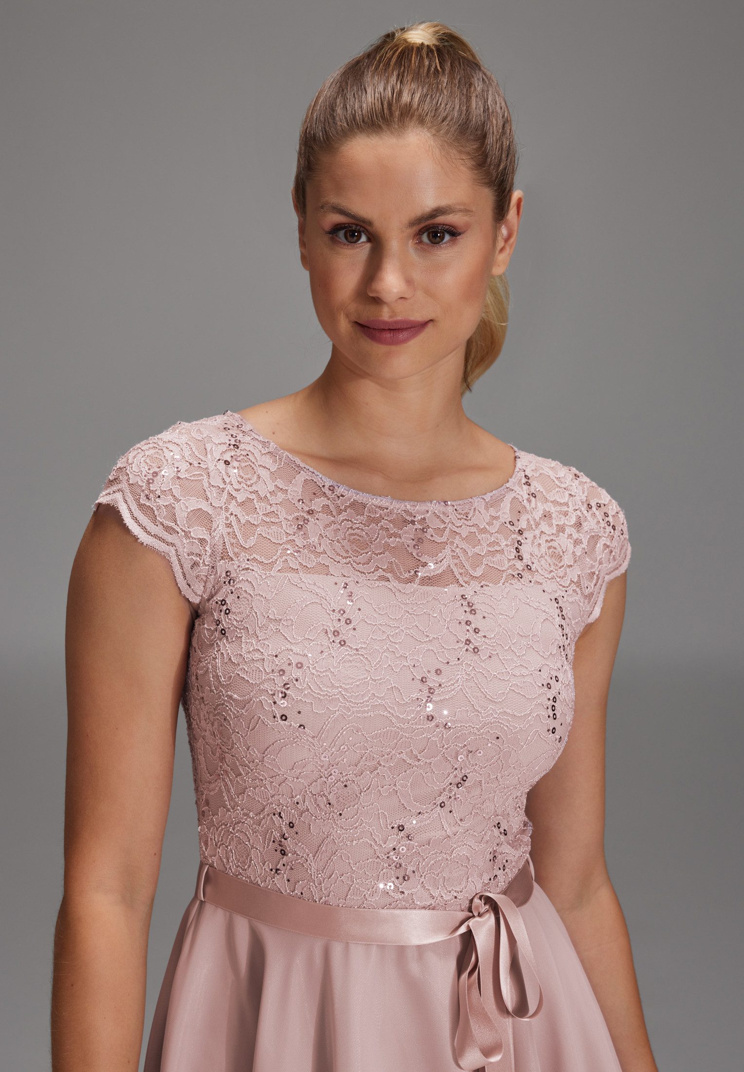 SWING Cocktailkleid Taillierte Passform mit ausgestelltem Rockteil