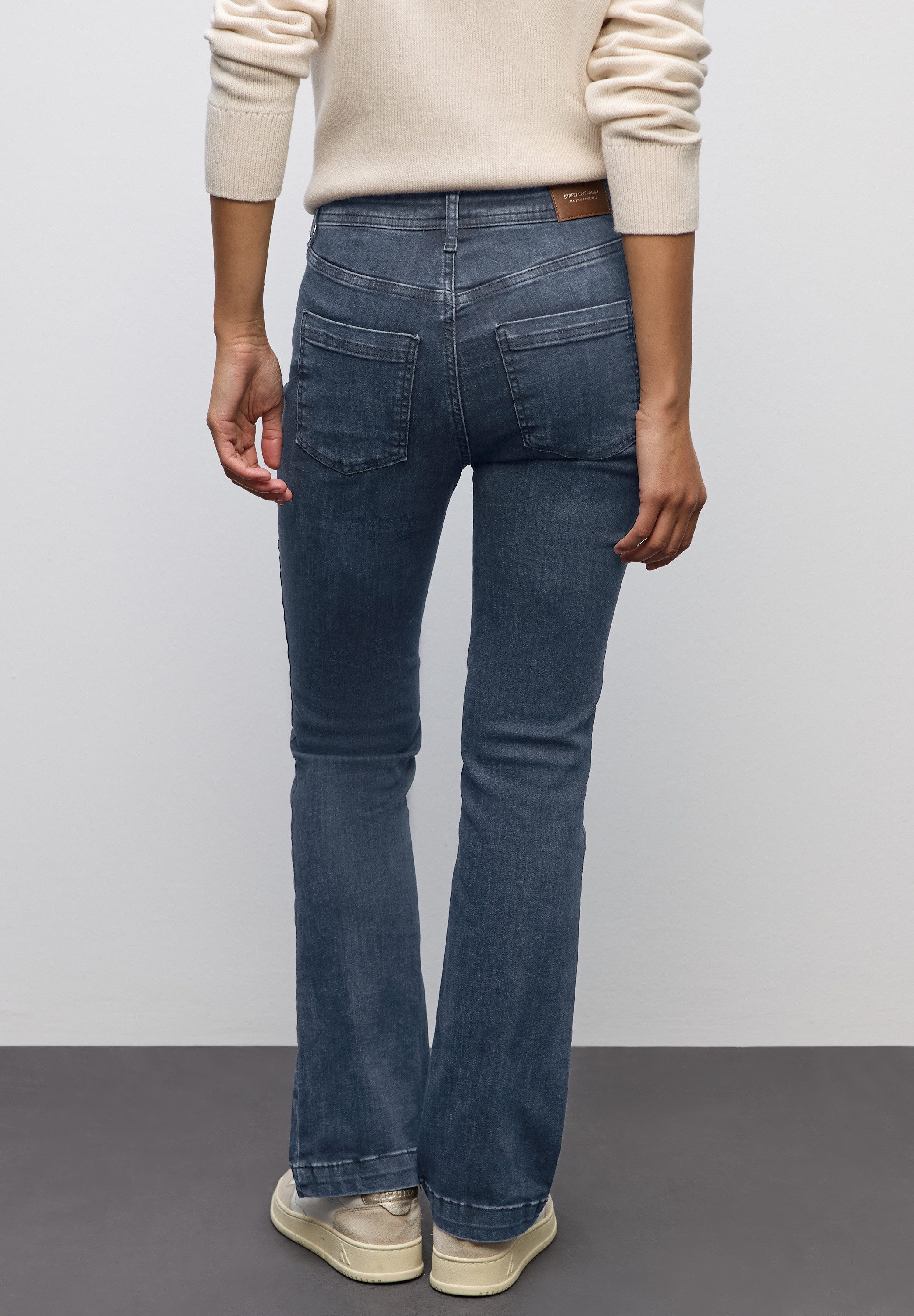 STREET ONE Slim-fit-Jeans QR Style Bootcut im 5-Pocket-Style und mit Stretch