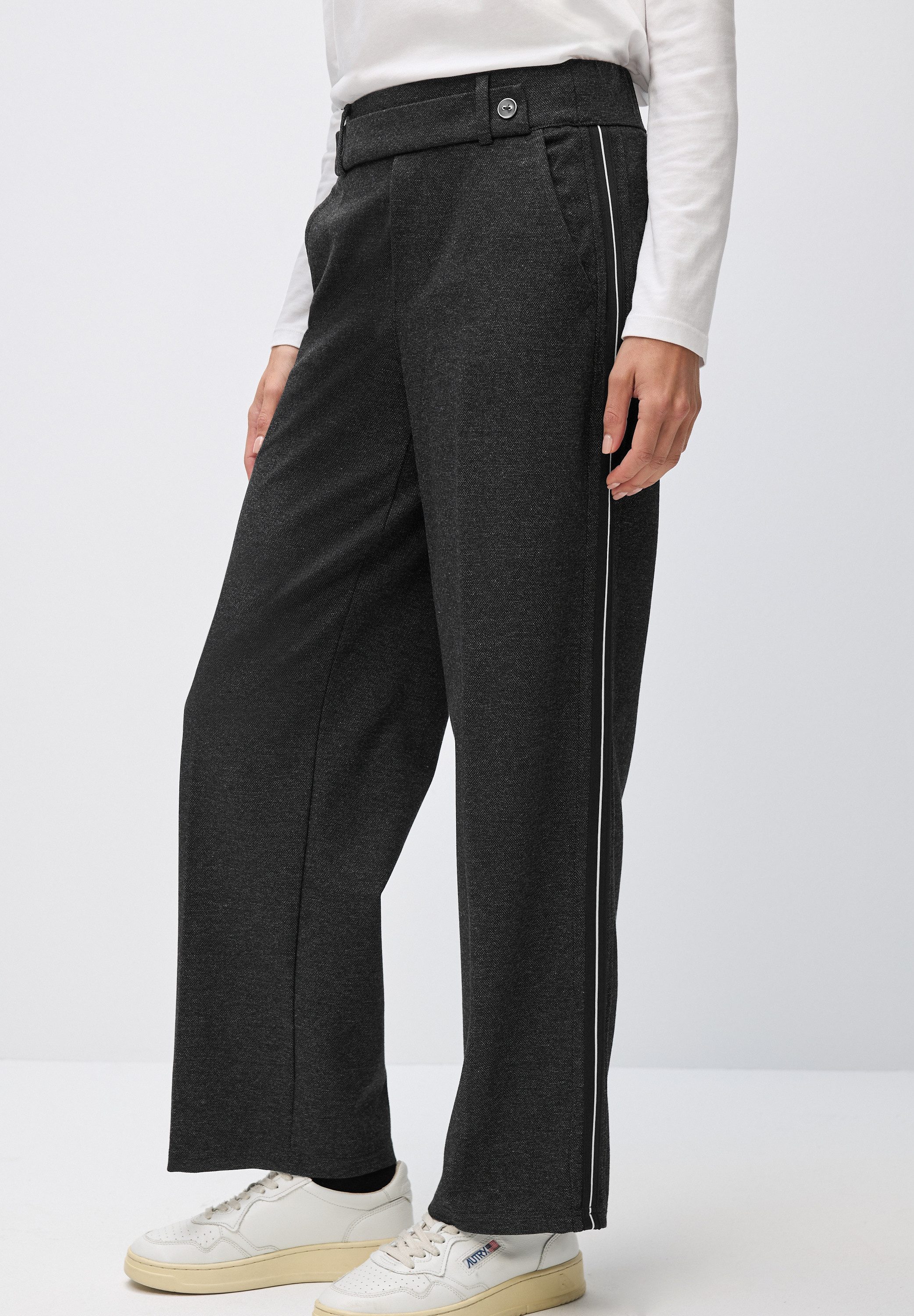 STREET ONE Stoffhose QR Straight Leg Mela mit Tape und seitlichen Taschen günstig online kaufen