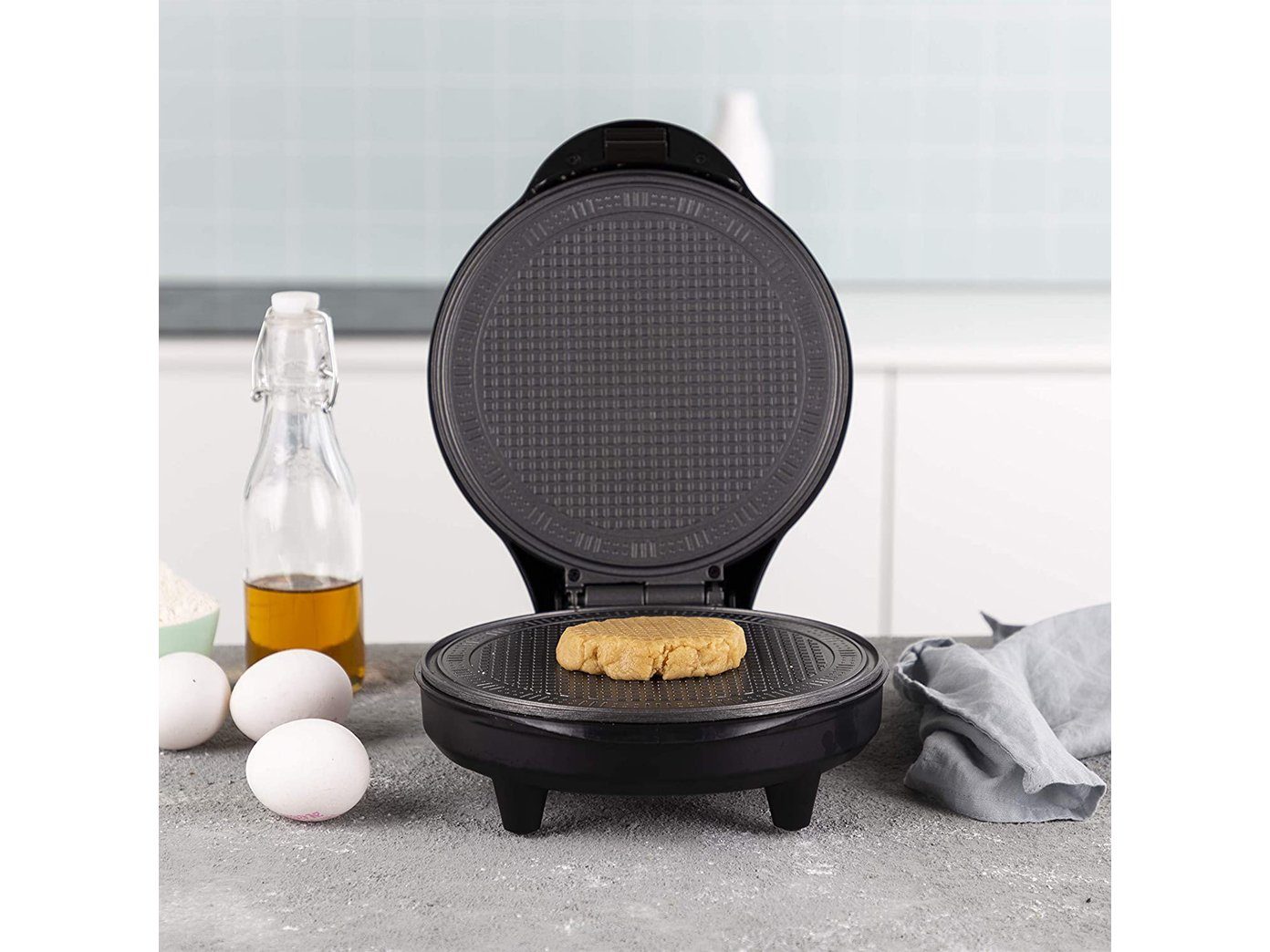 Tristar Waffeleisen, 700 W, Hörncheneisen, Hörnchenautomat, Hörnchen- Waffeleisen für Eis-Waffel-Hörnchen, Waffle maker mit Waffelgabel